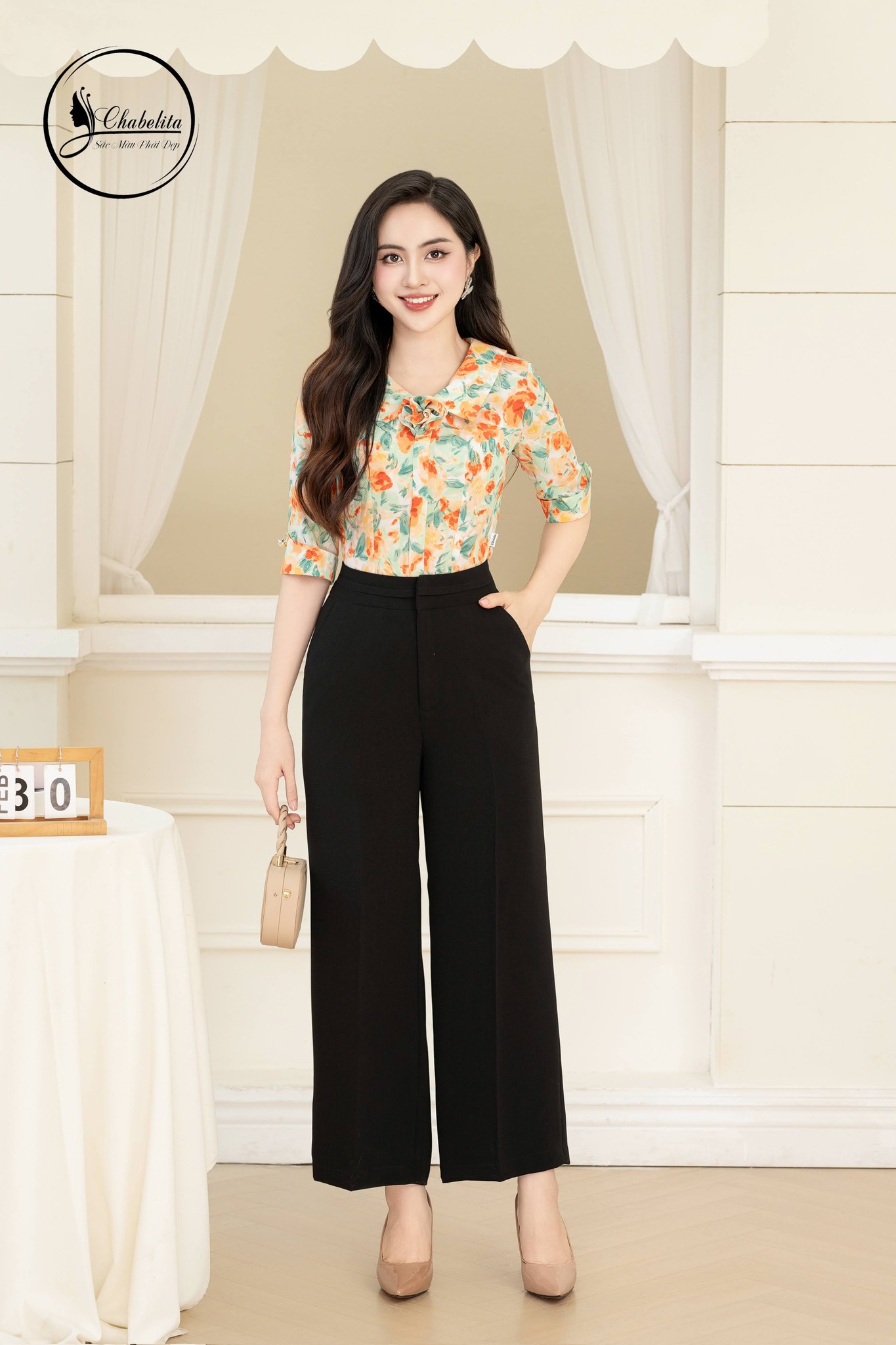 Áo sơ mi tay lỡ cổ đính hoa màu xanh