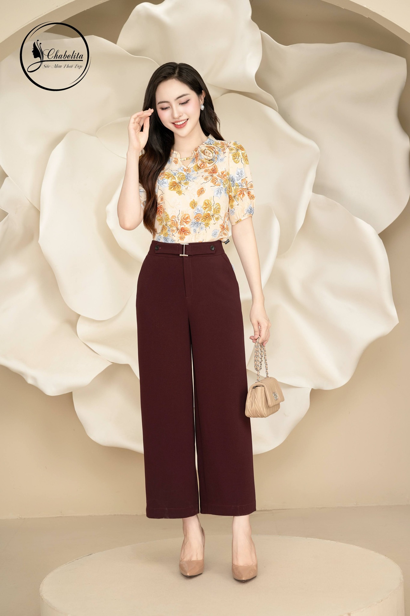 Áo sơ mi hoa cổ bèo phối hoa màu be