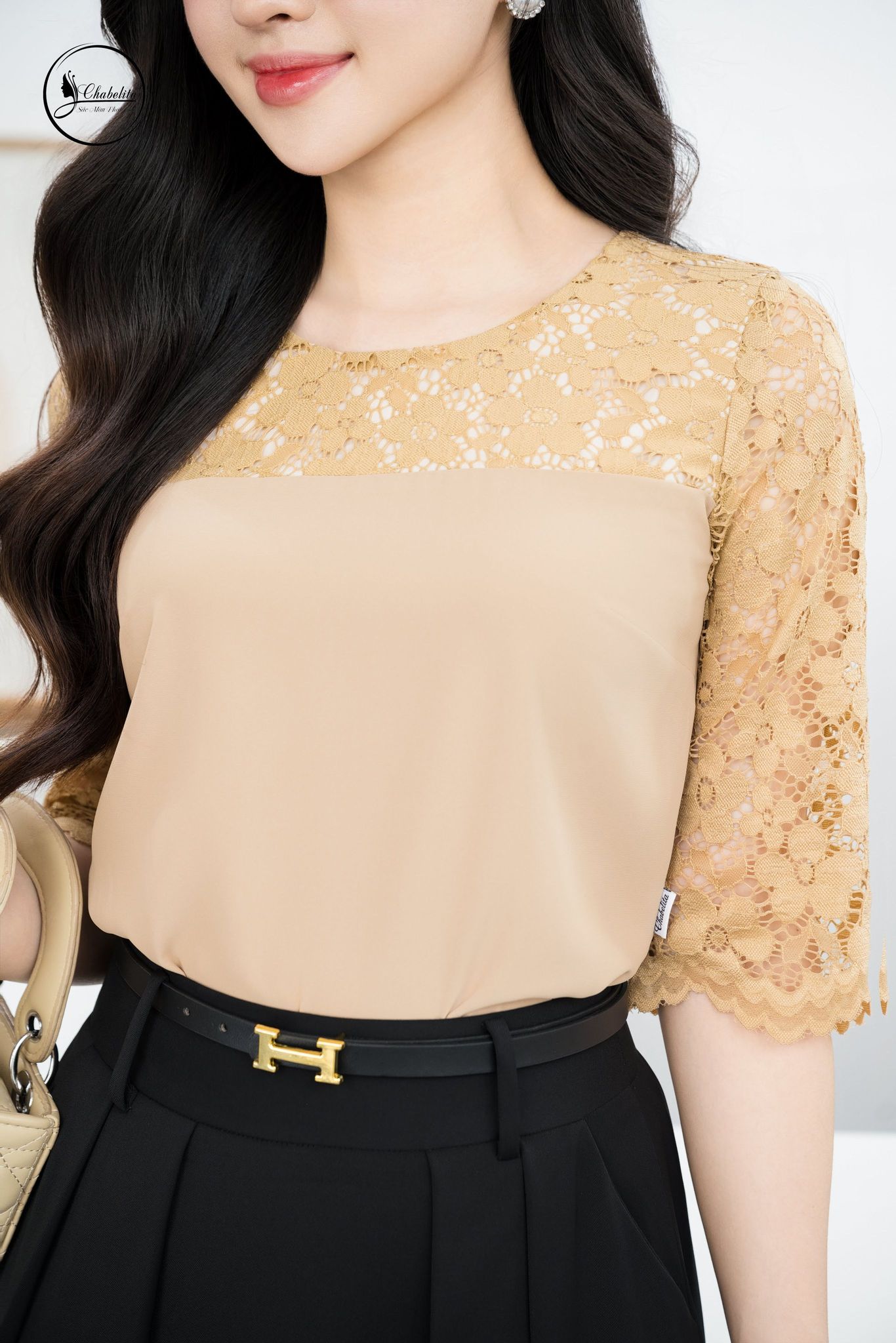 Áo sơ mi cổ tròn phối ren màu nâu