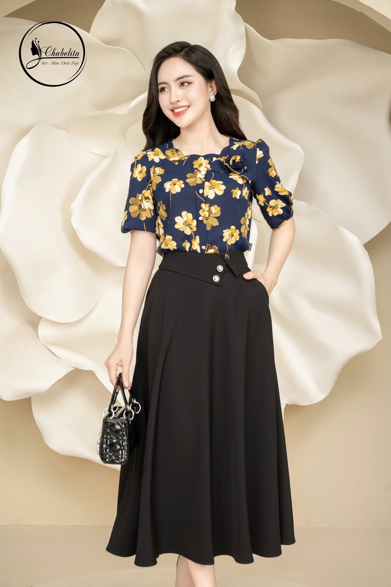 Áo sơ mi hoa cổ tim tay lỡ màu tím than