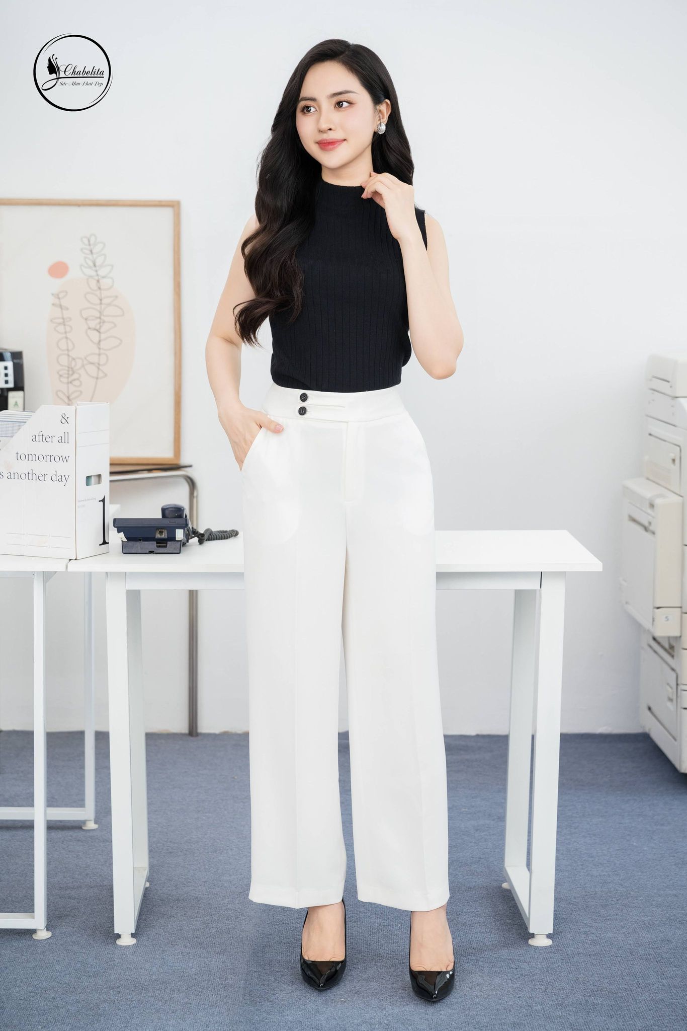 Quần suông cạp chéo 2 cúc màu trắng