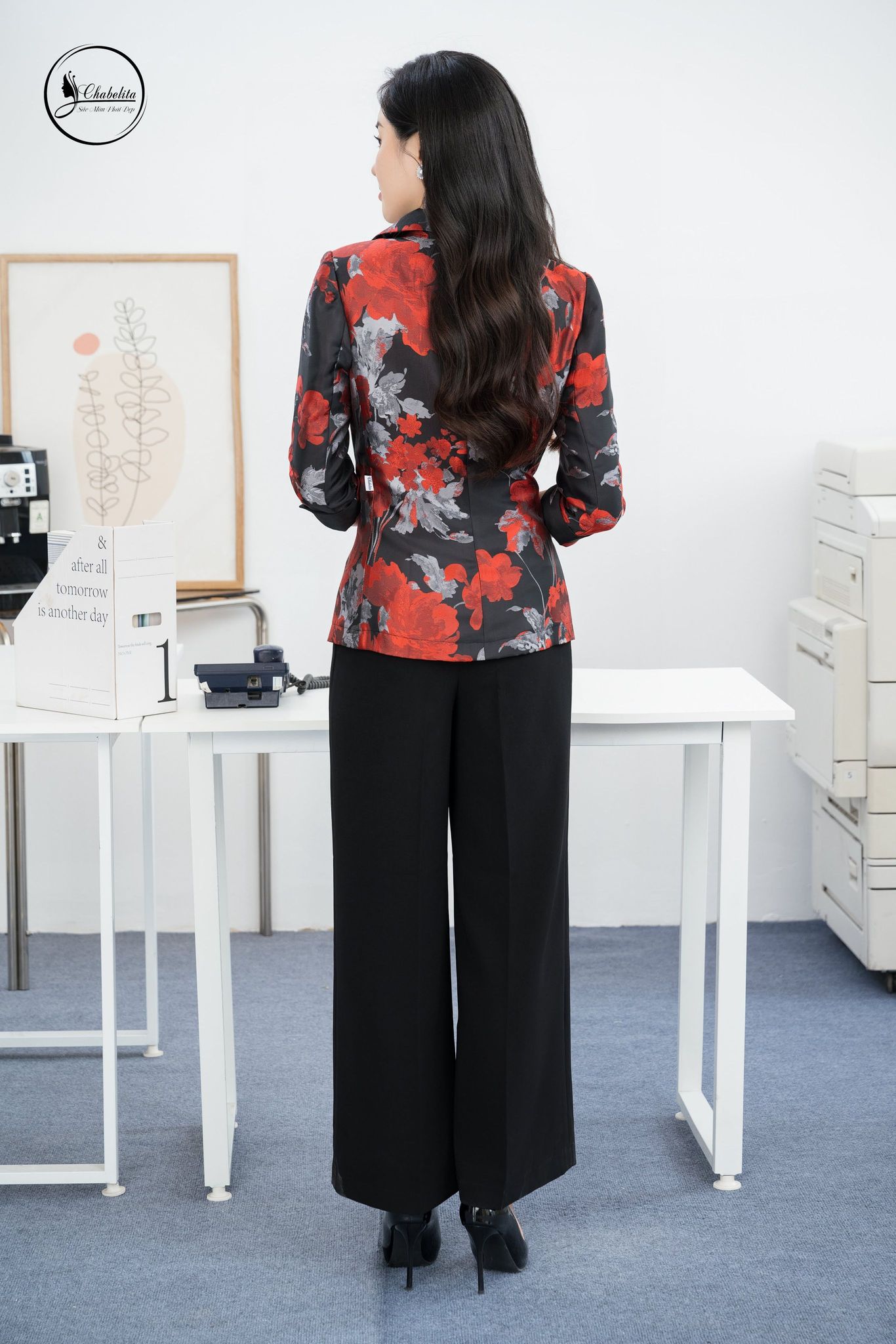 Áo vest gấm hoa màu đỏ