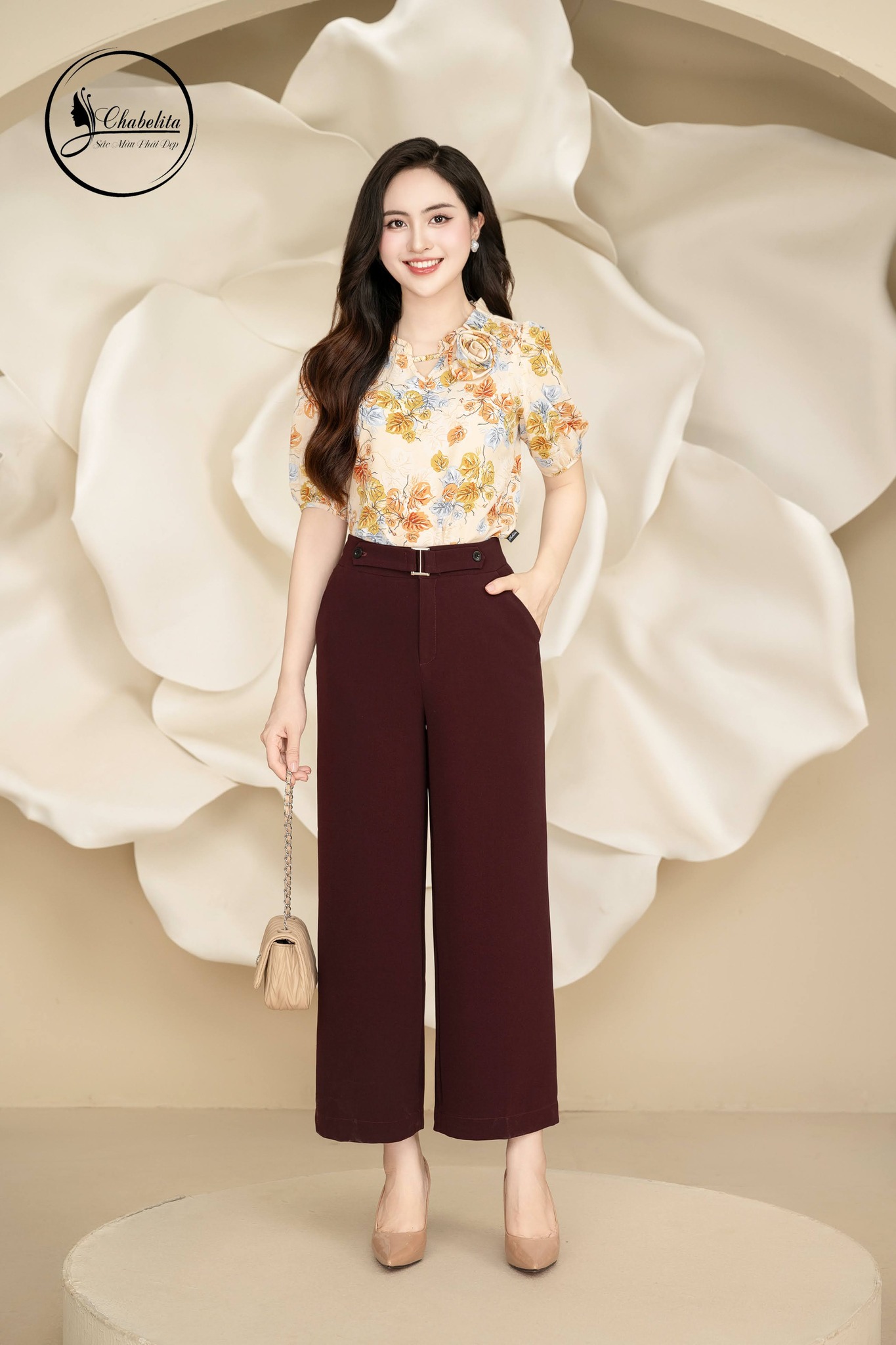 Áo sơ mi hoa cổ bèo phối hoa màu be