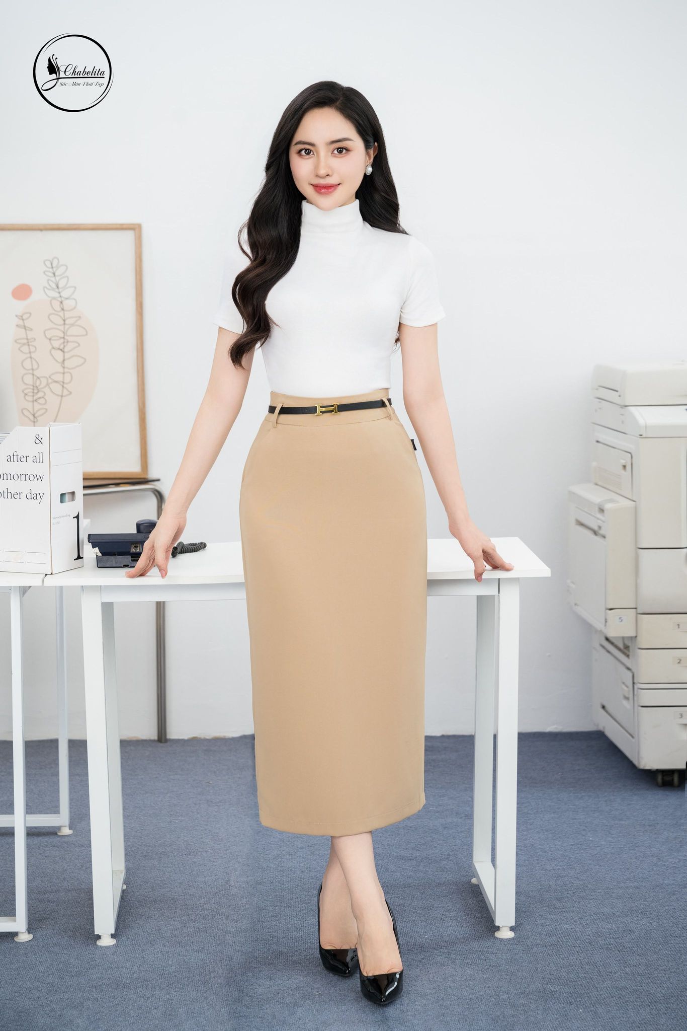 Chân váy suông ôm màu be