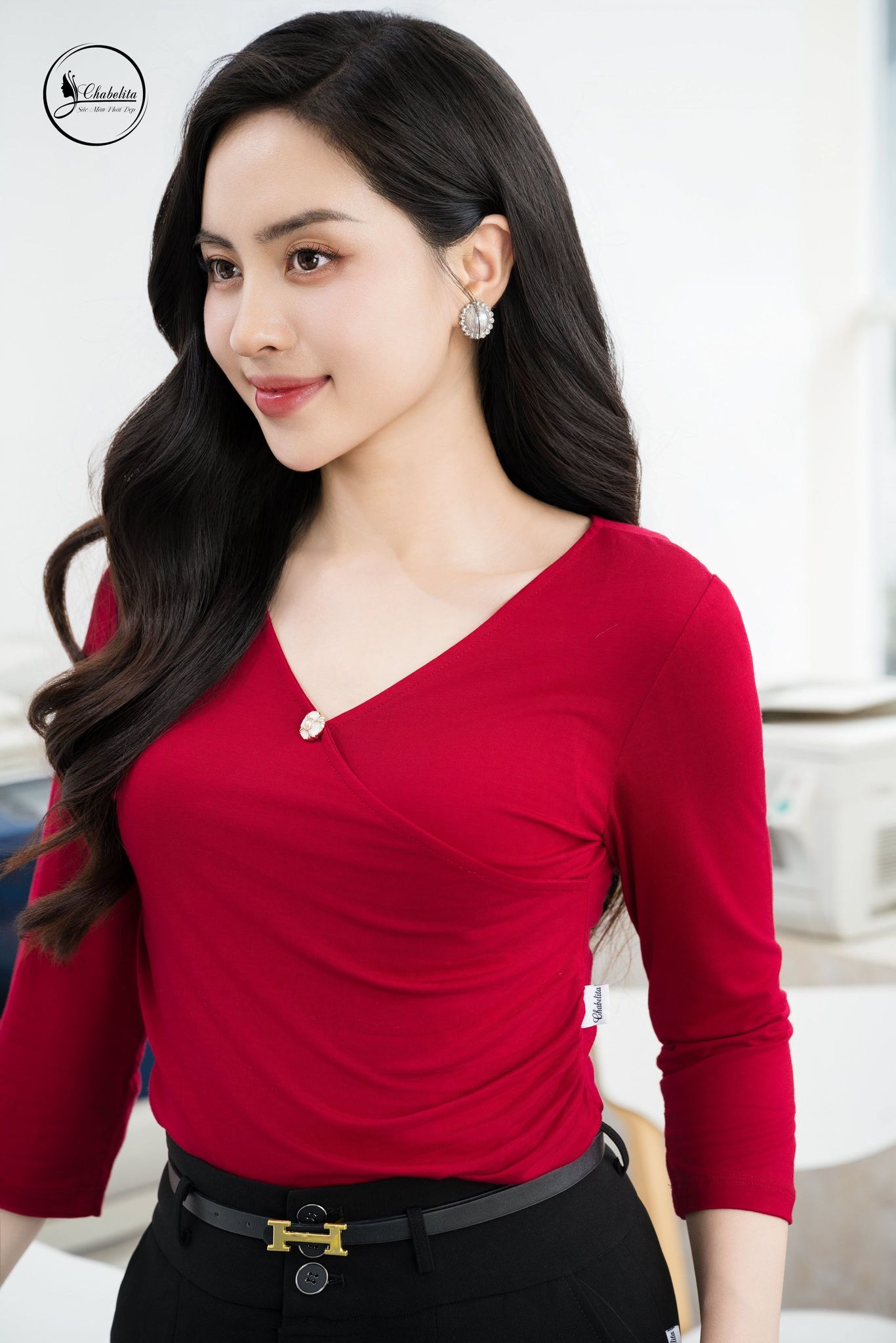 Áo thun dài tay cổ tim màu đỏ