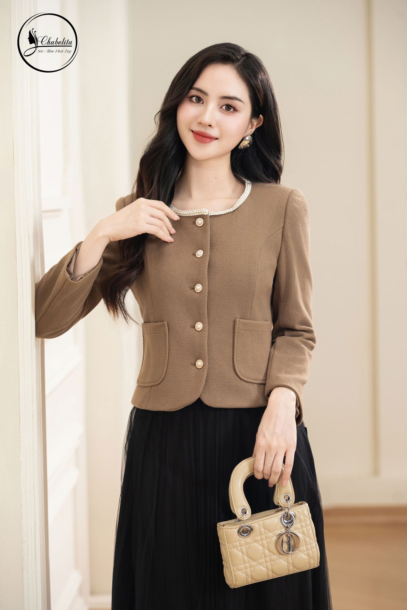 Áo vest dạ cổ tròn đính cườm màu nâu