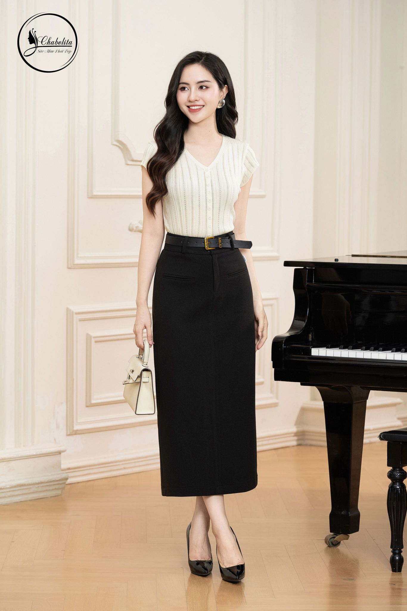 Chân váy dáng A kèm đai màu đen