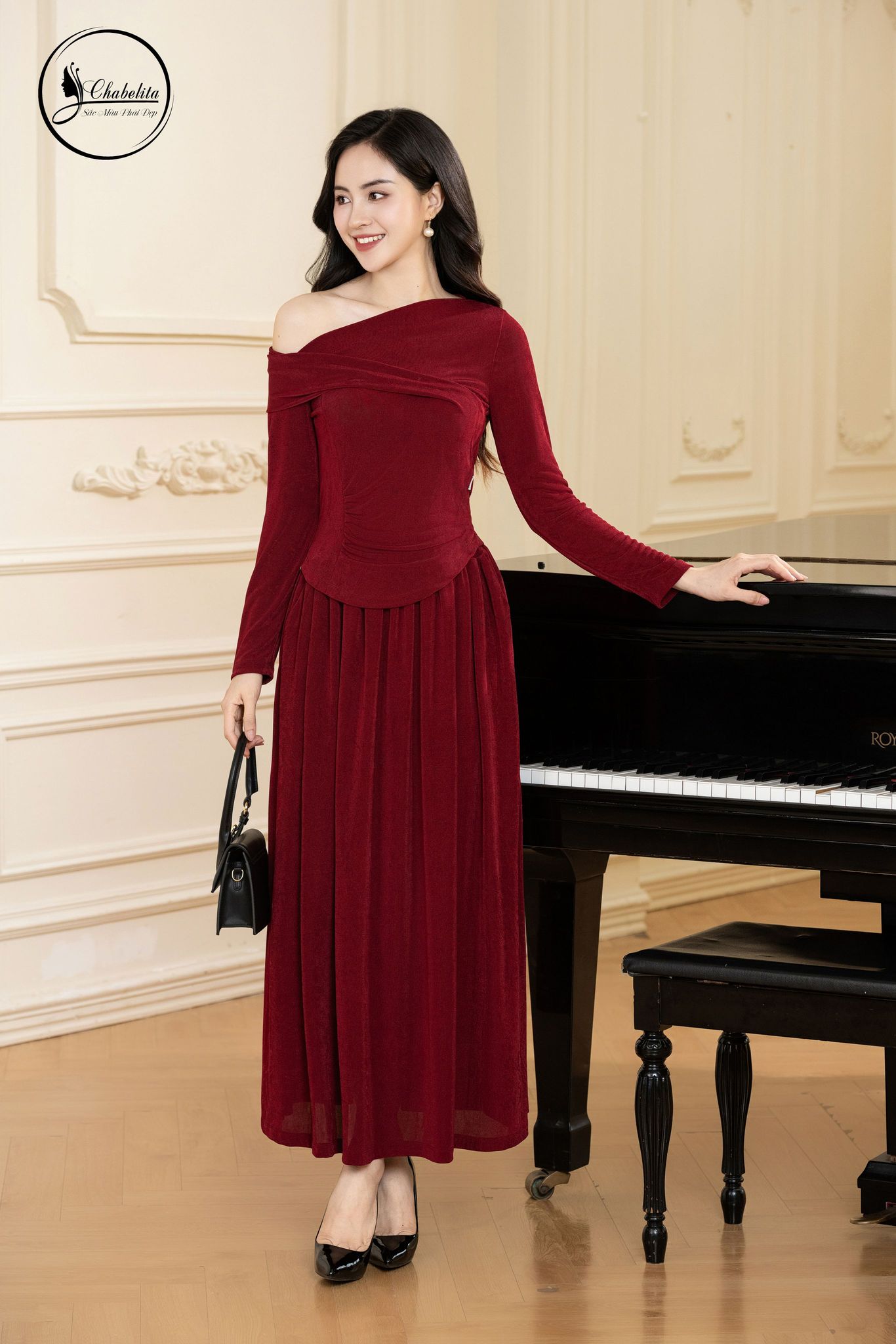 Bộ trễ vai màu đỏ đô