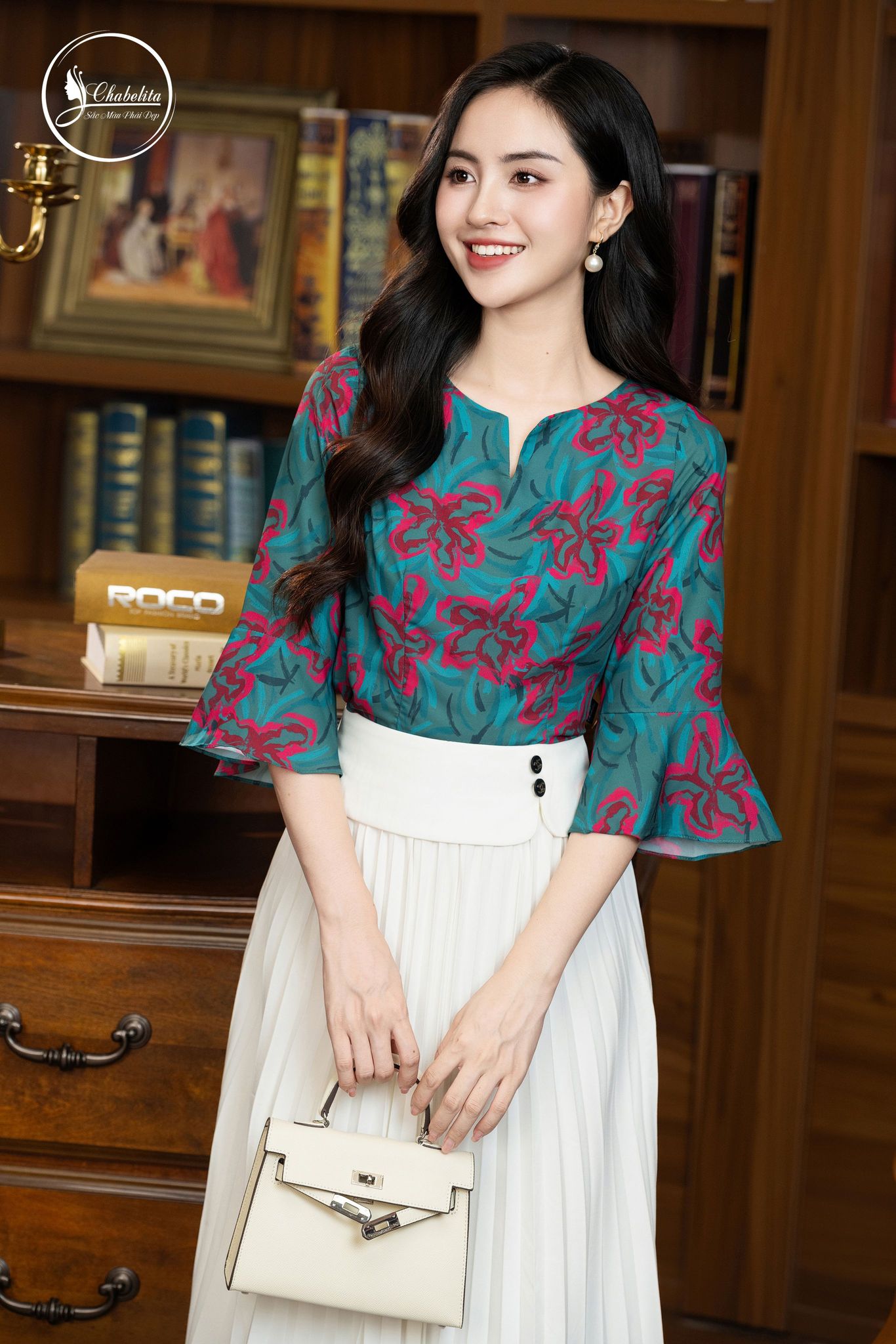 Áo sơ mi hoa tay loe cổ tròn màu xanh