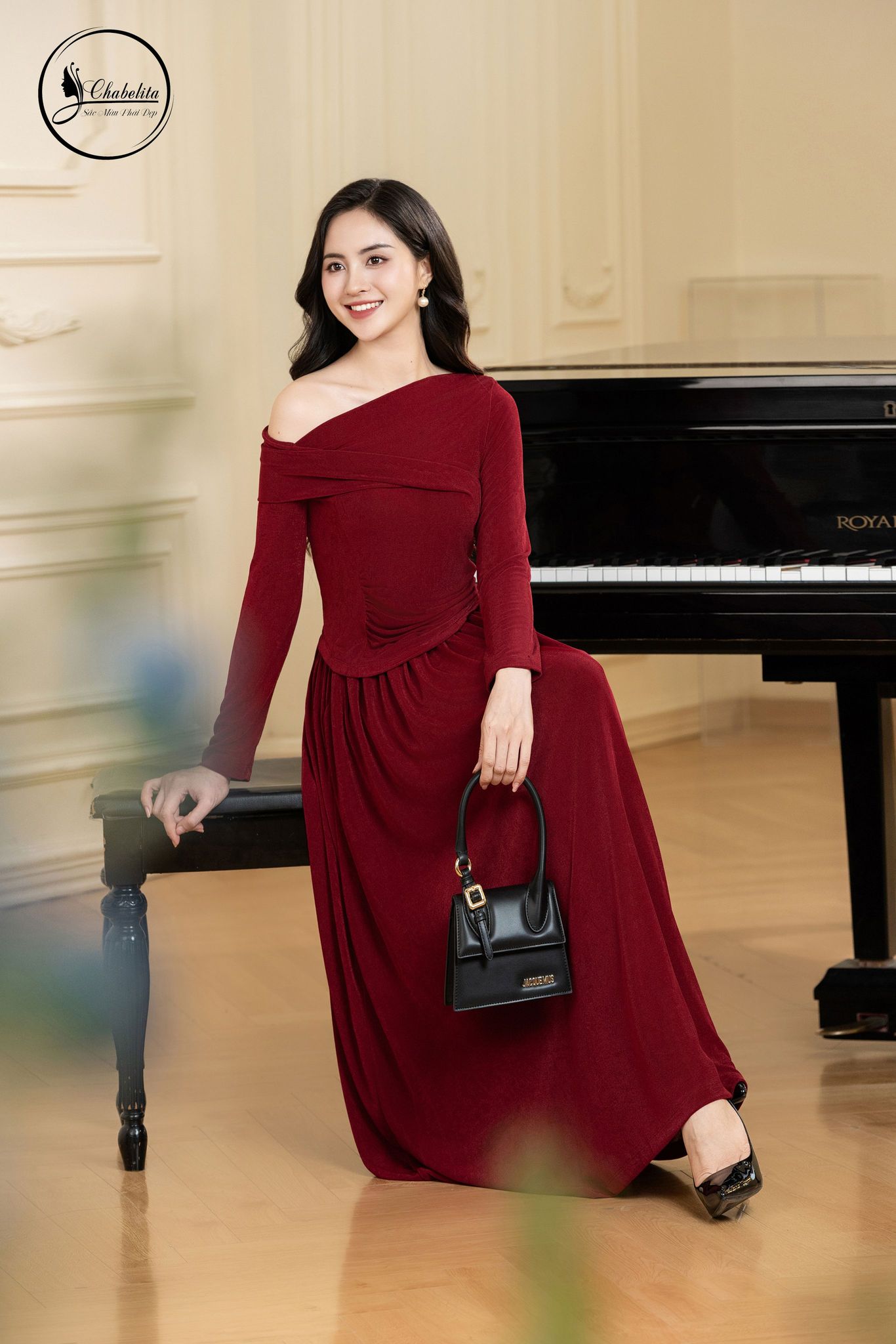 Bộ trễ vai màu đỏ đô