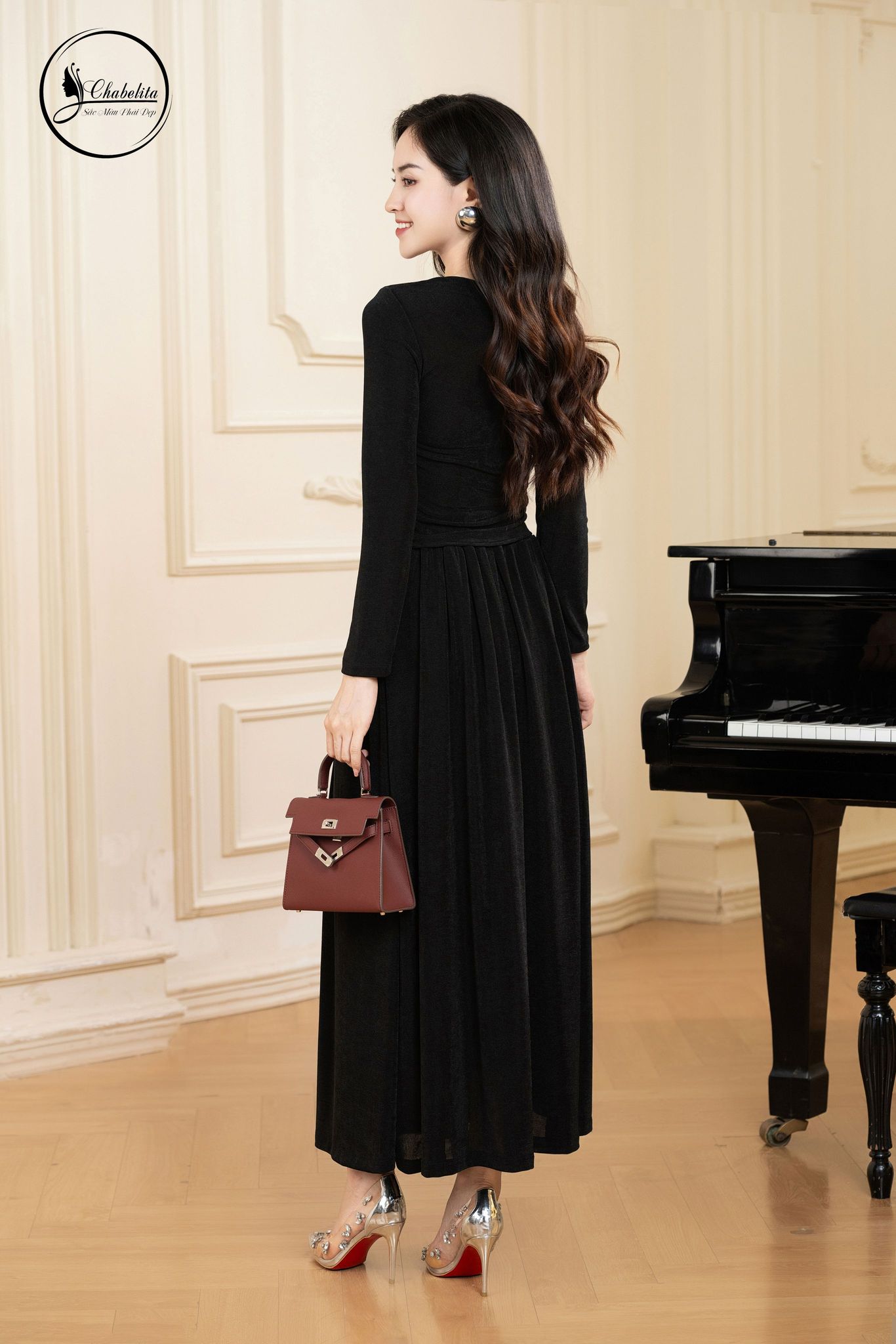 Bộ trễ vai màu đen