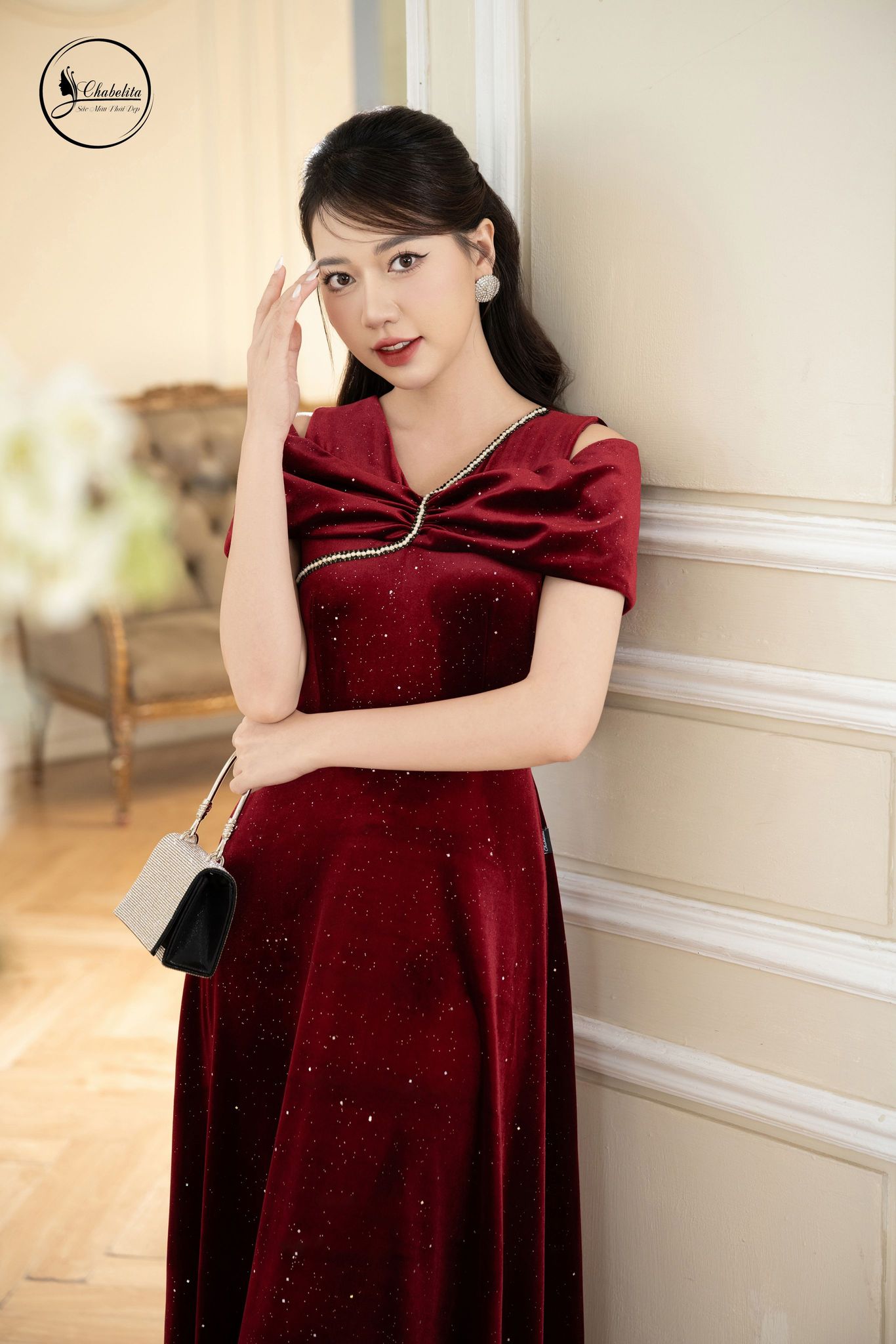 Đầm nhung sát nách cổ tròn màu đỏ