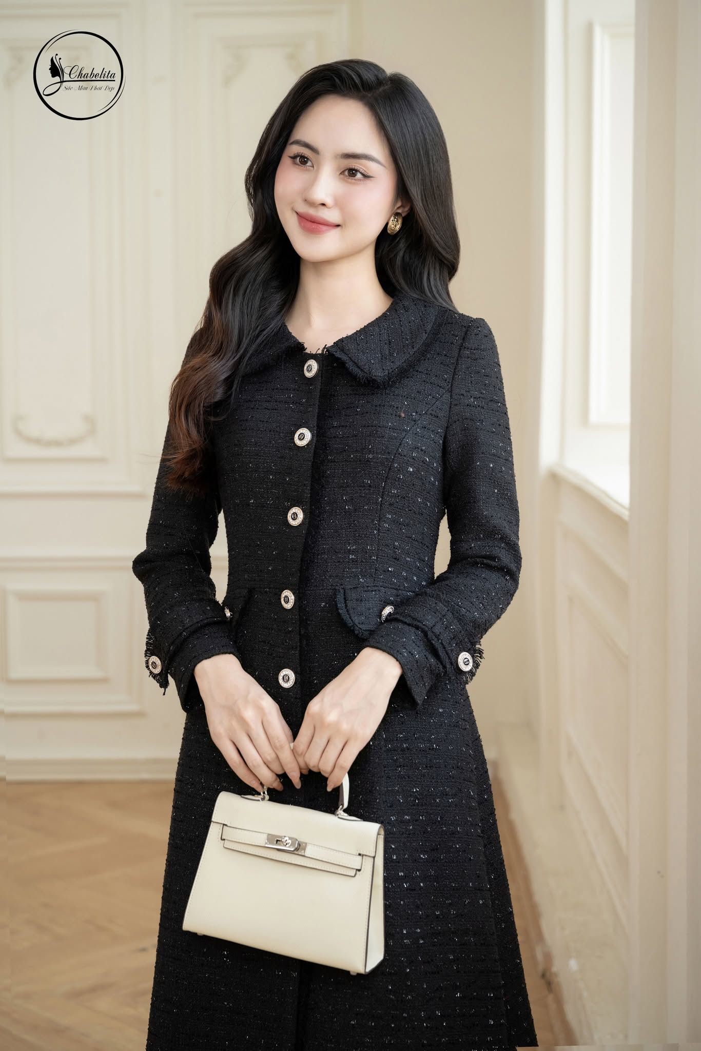 Áo mangto phối viền màu đen