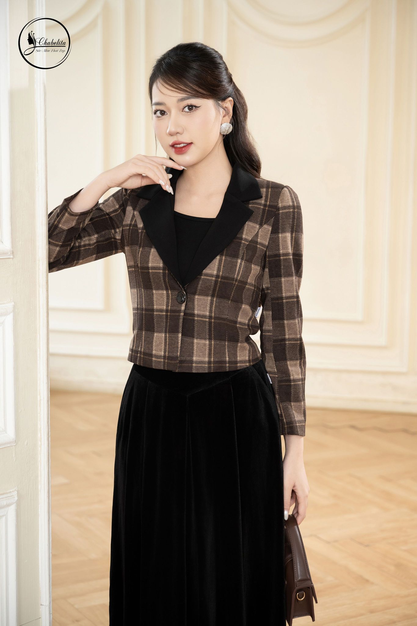 Áo vest dạ dáng ngắn kẻ nâu