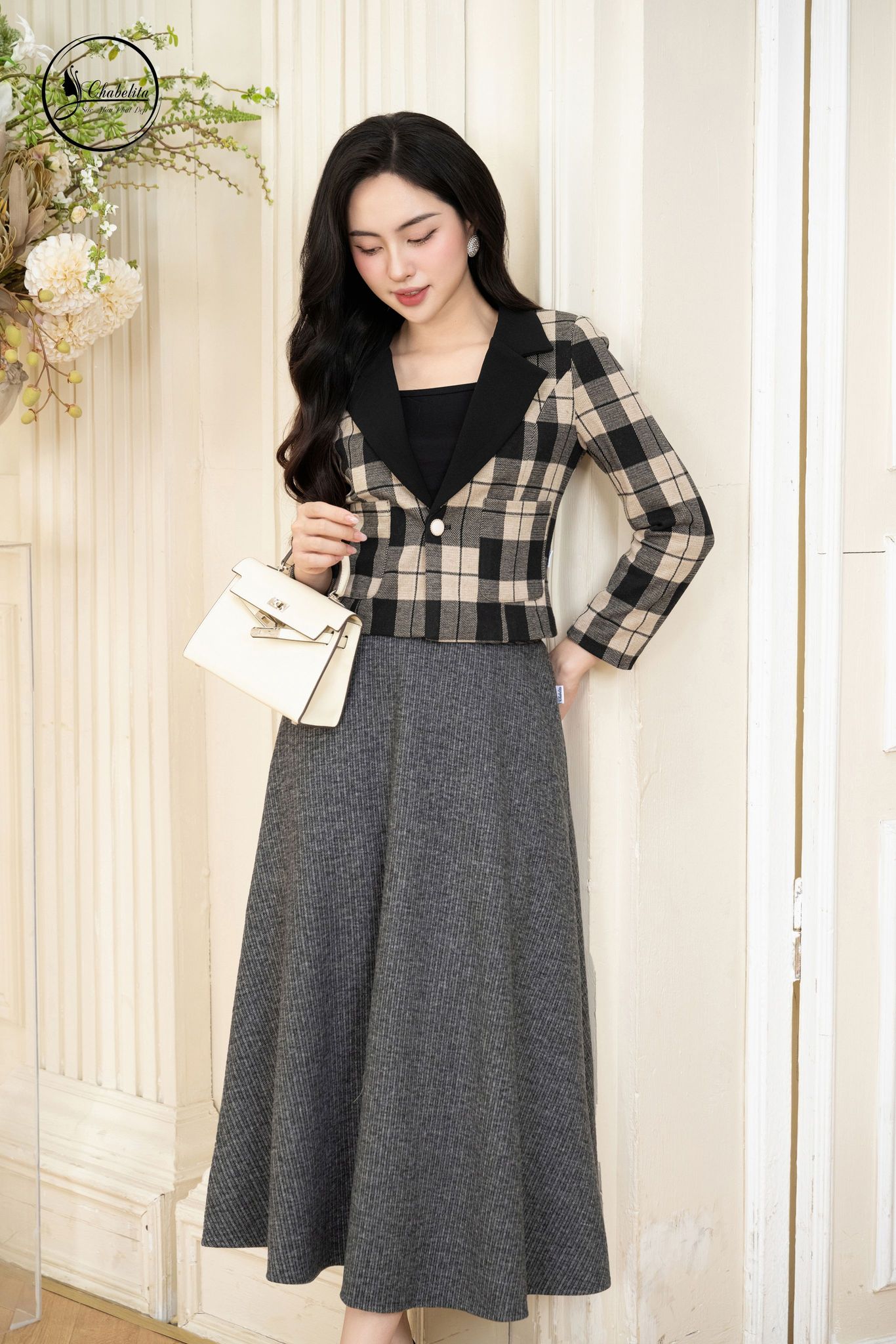 Áo vest dài tay dáng ngắn kẻ đen