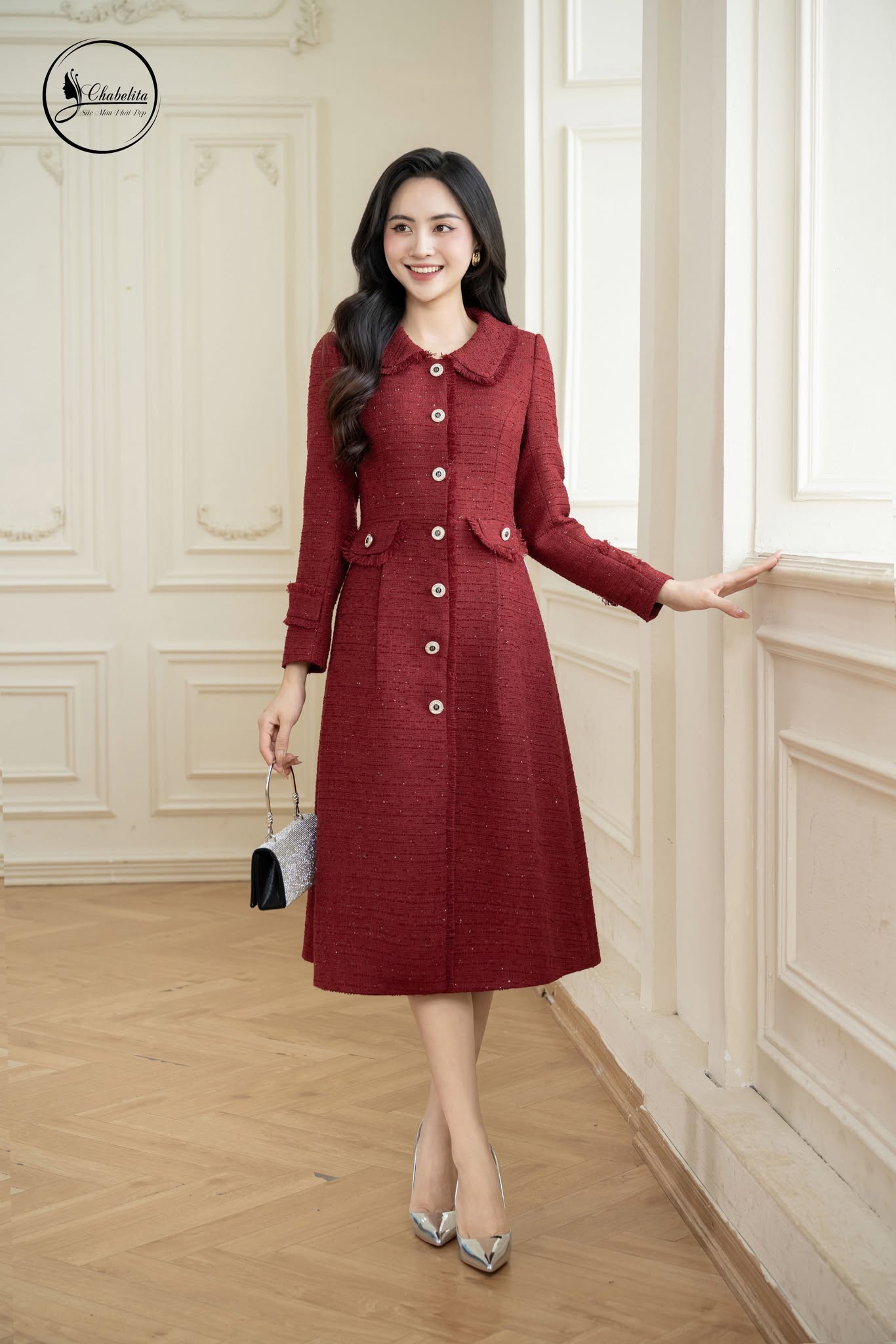 Áo mangto phối viền màu đỏ