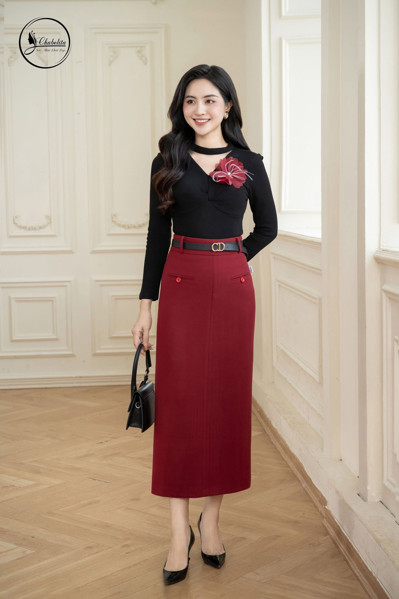 Áo thun cổ cách điệu màu đen