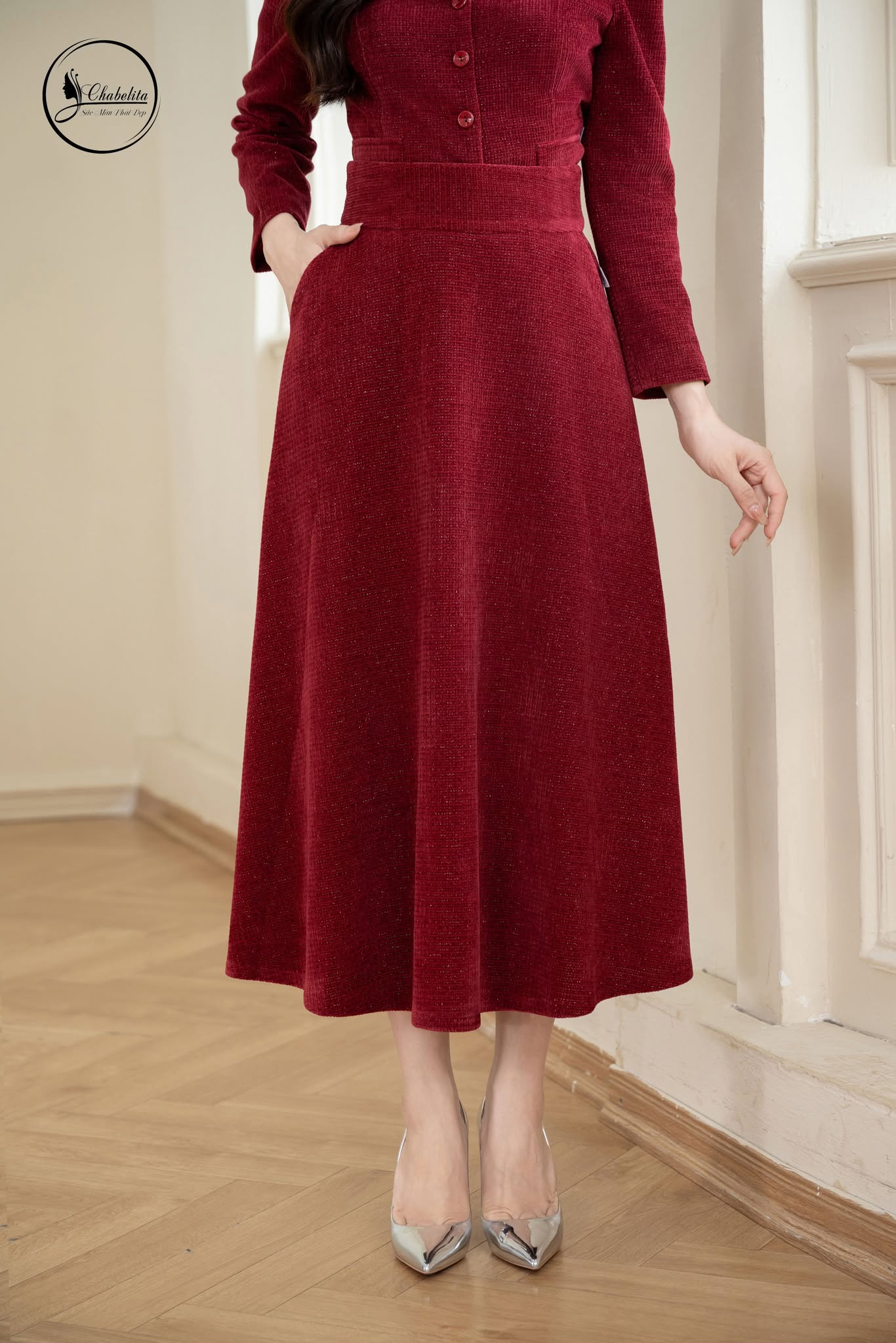 Chân váy xòe màu đỏ đô