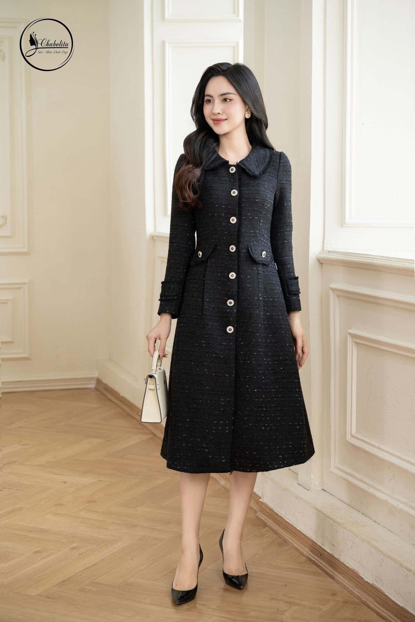 Áo mangto phối viền màu đen