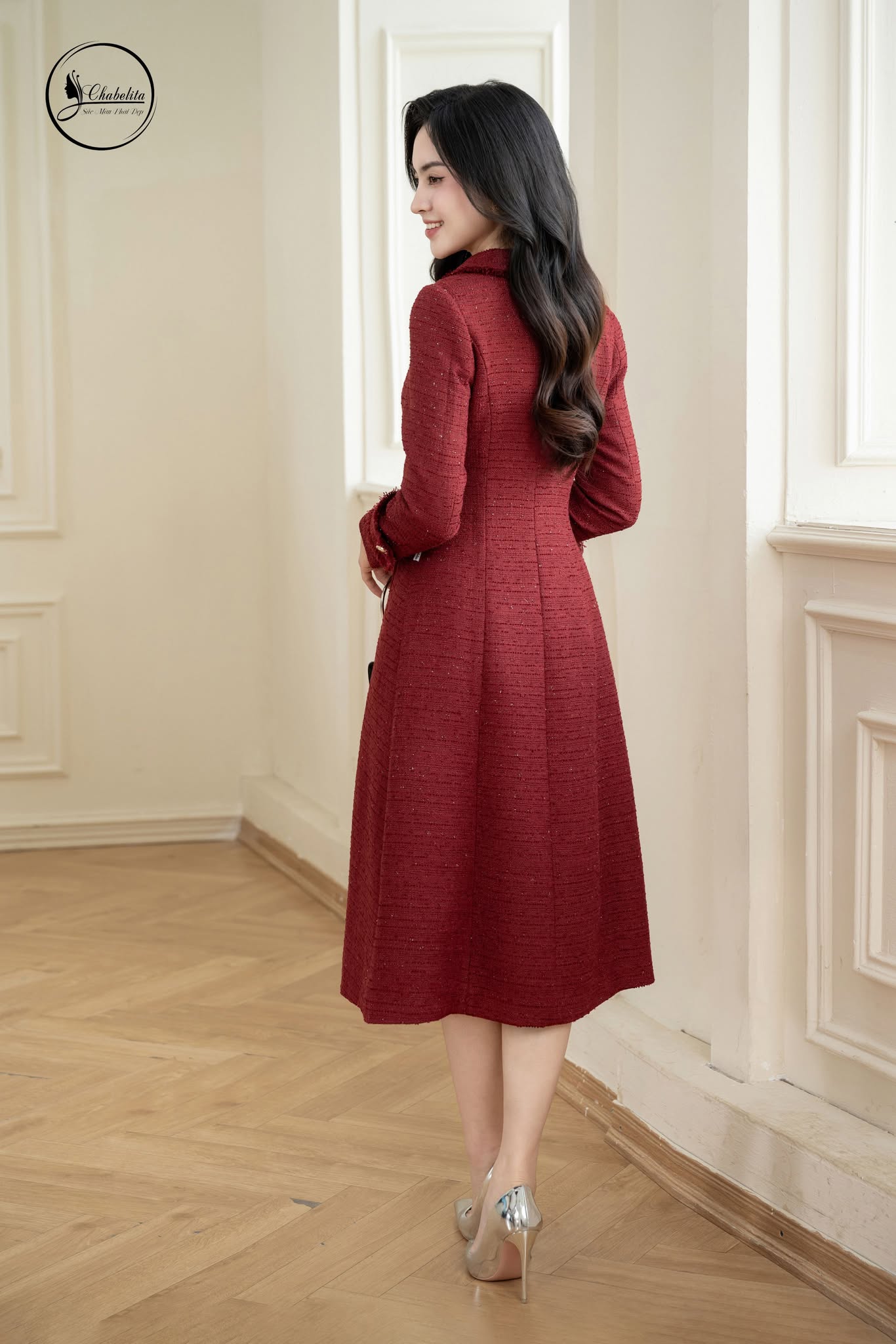 Áo mangto phối viền màu đỏ