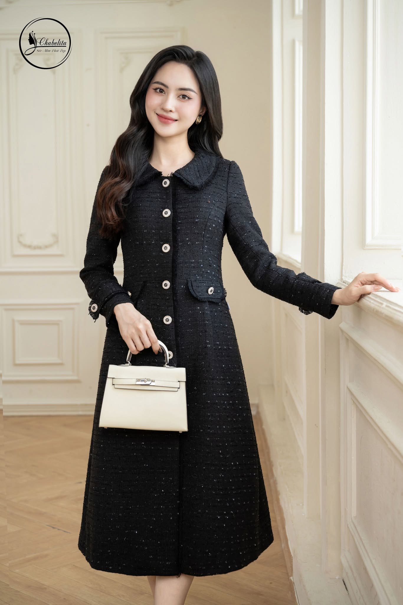 Áo mangto phối viền màu đen