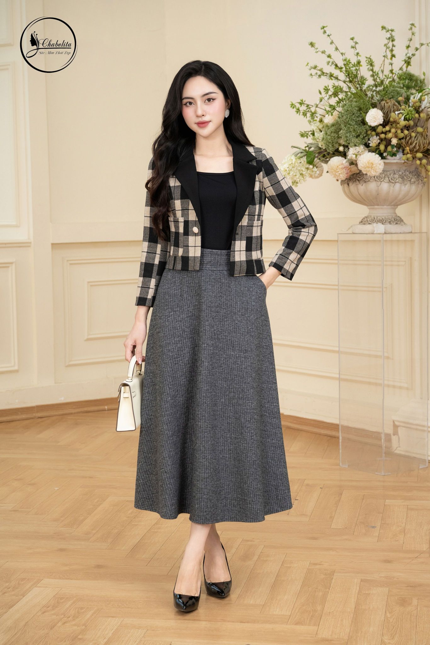 Áo vest dài tay dáng ngắn kẻ đen