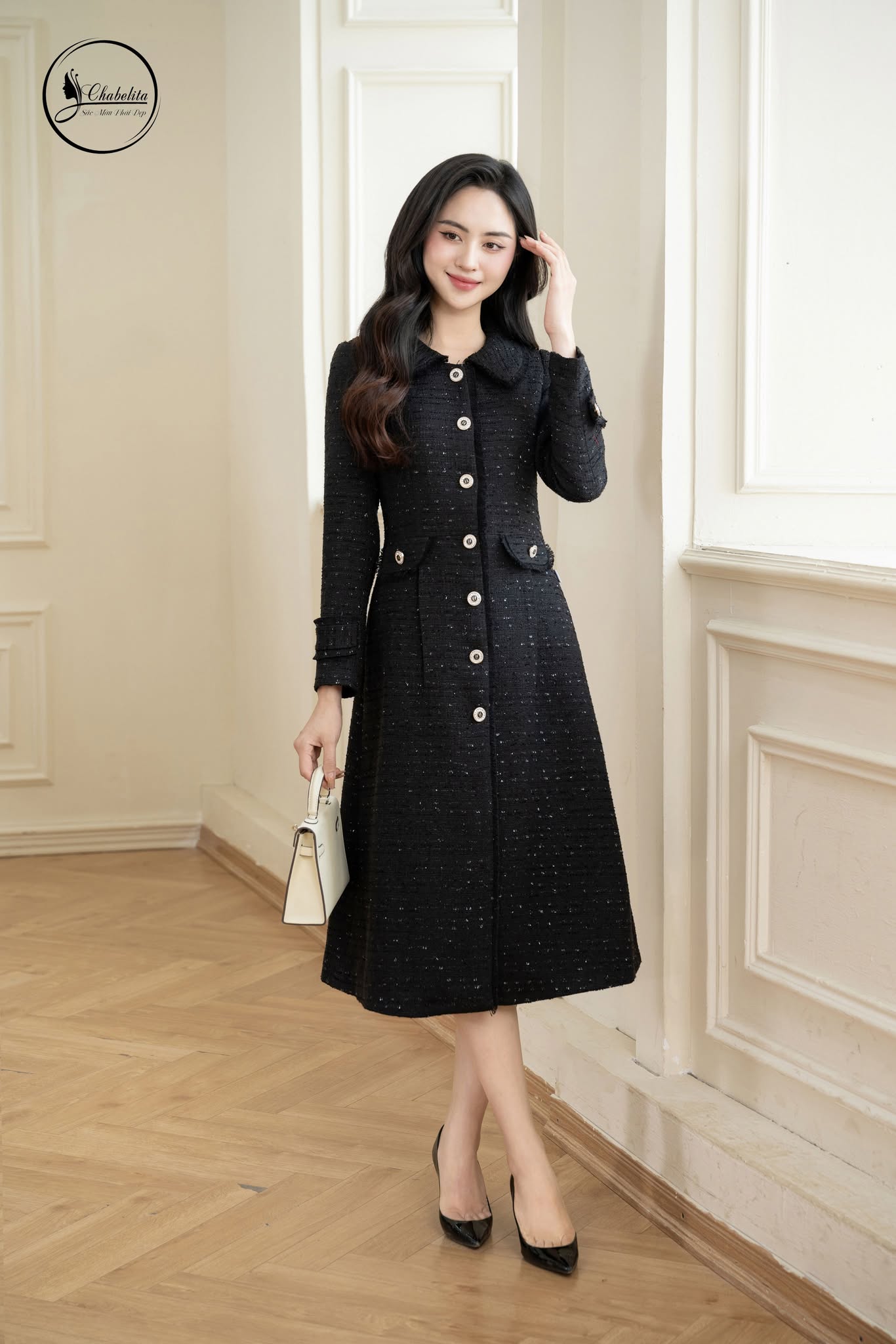 Áo mangto phối viền màu đen