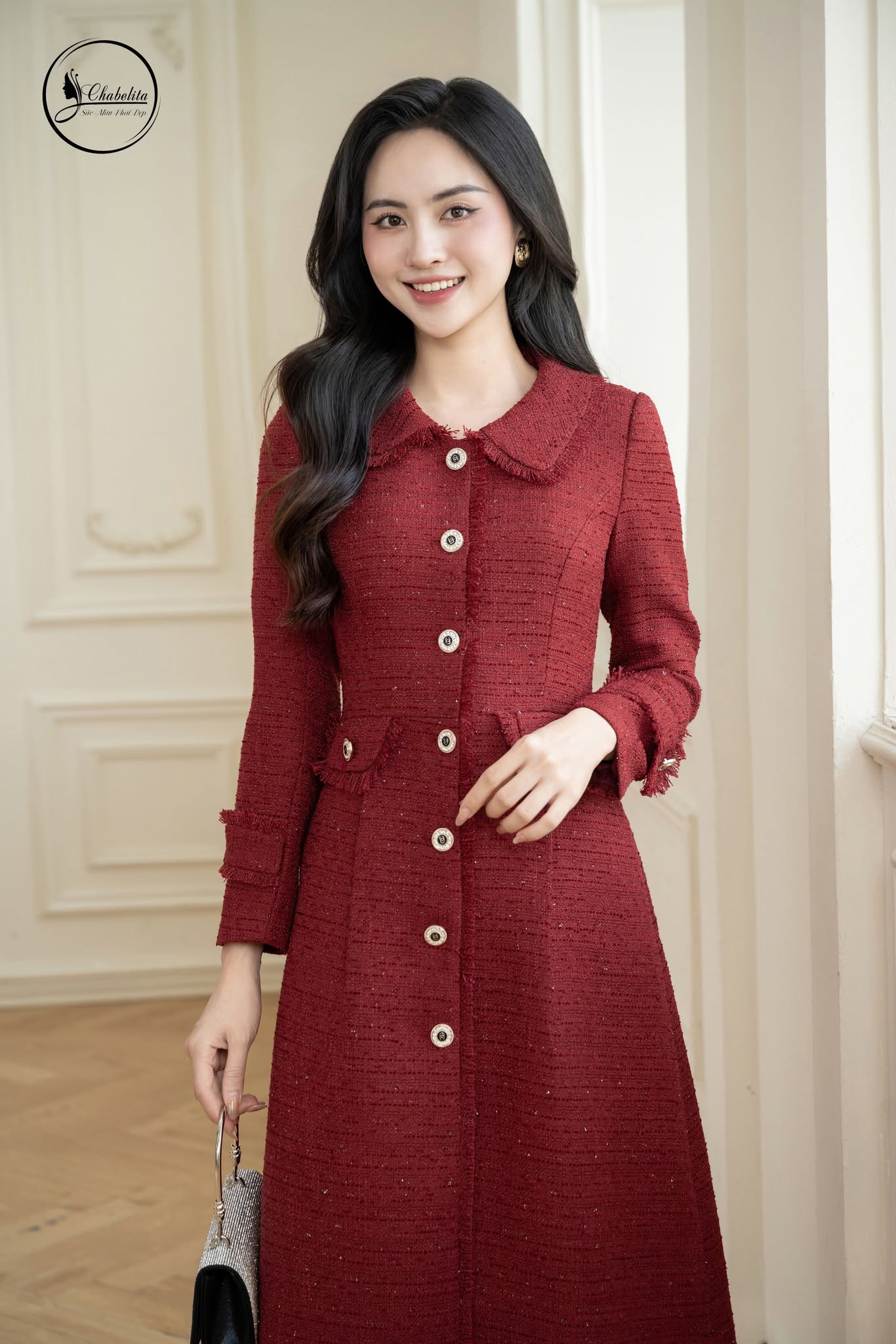 Áo mangto phối viền màu đỏ