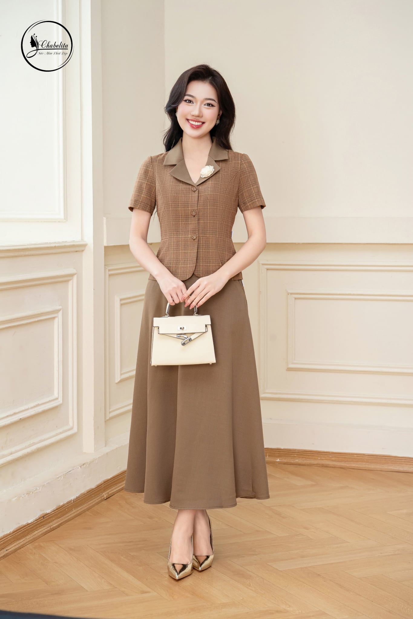 Áo kẻ cổ phối màu nâu