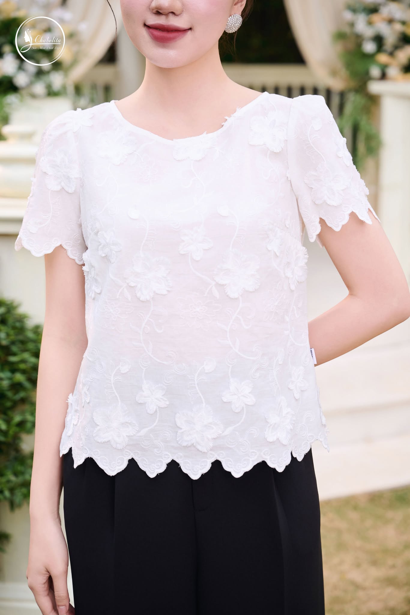 Sơ mi tay lỡ cổ tròn màu trắng