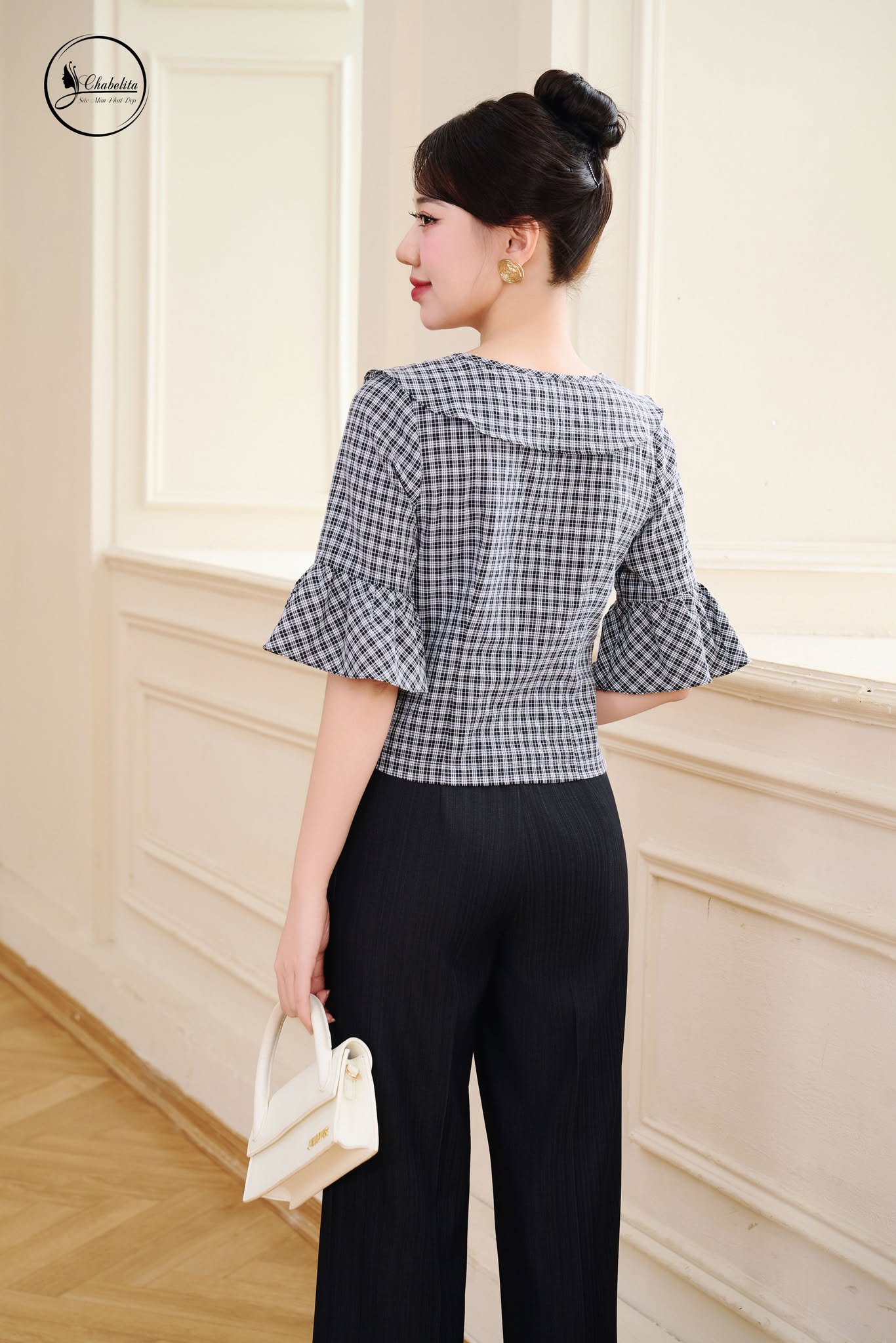 Áo sơ mi kẻ cổ tim tay lỡ màu đen