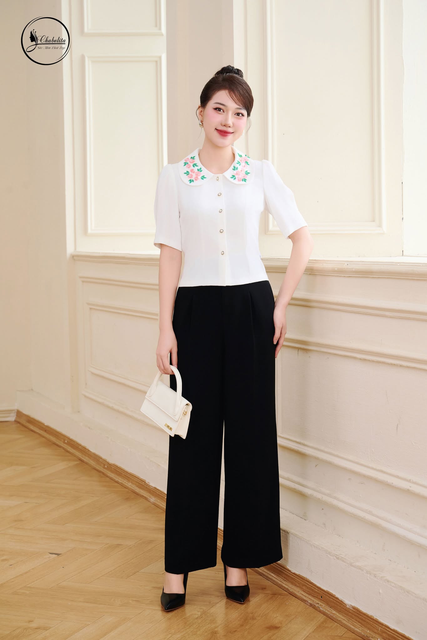 Áo sơ mi thêu lá cổ màu trắng