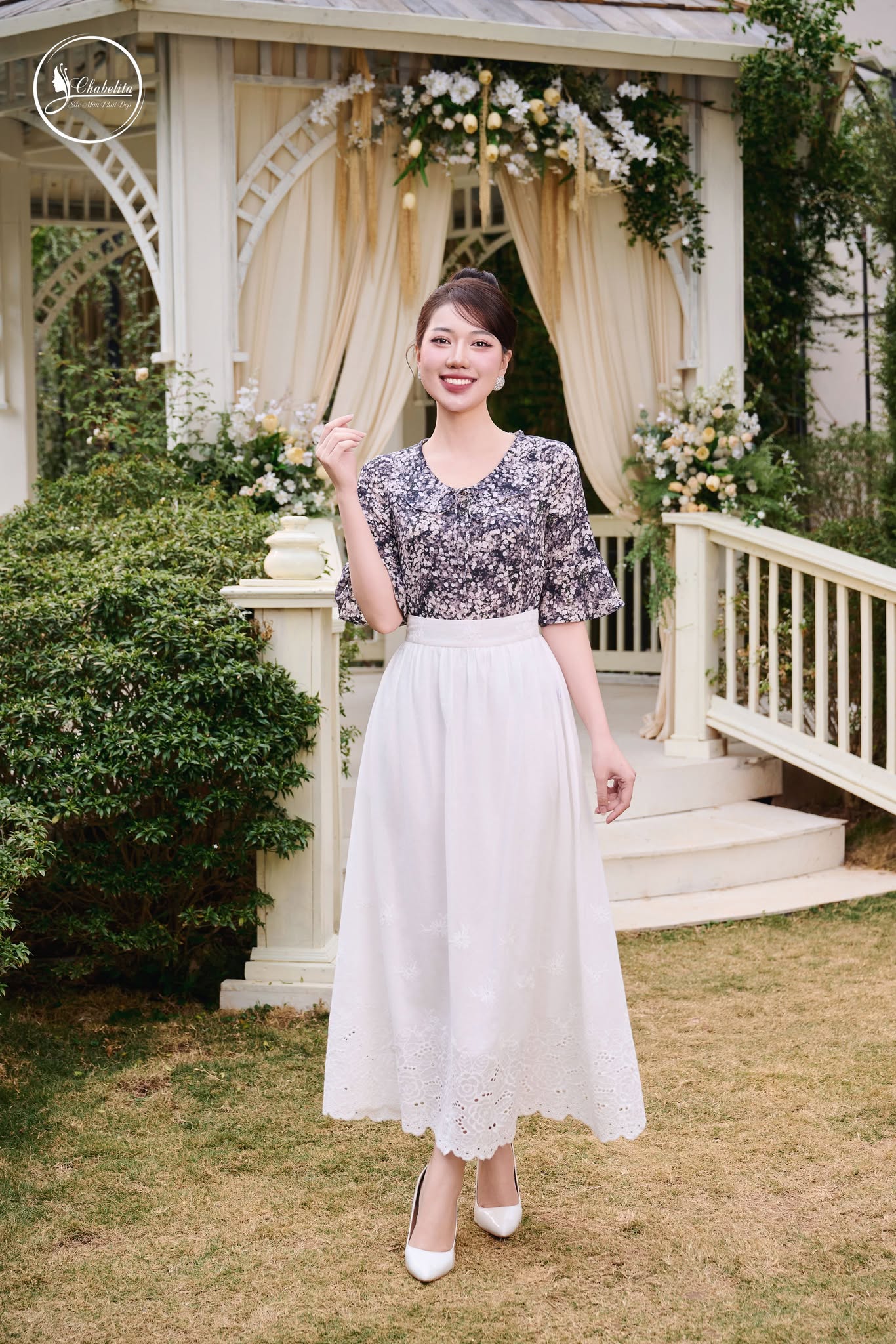 Áo sơ mi hoa cổ sen phối dây nơ màu đen