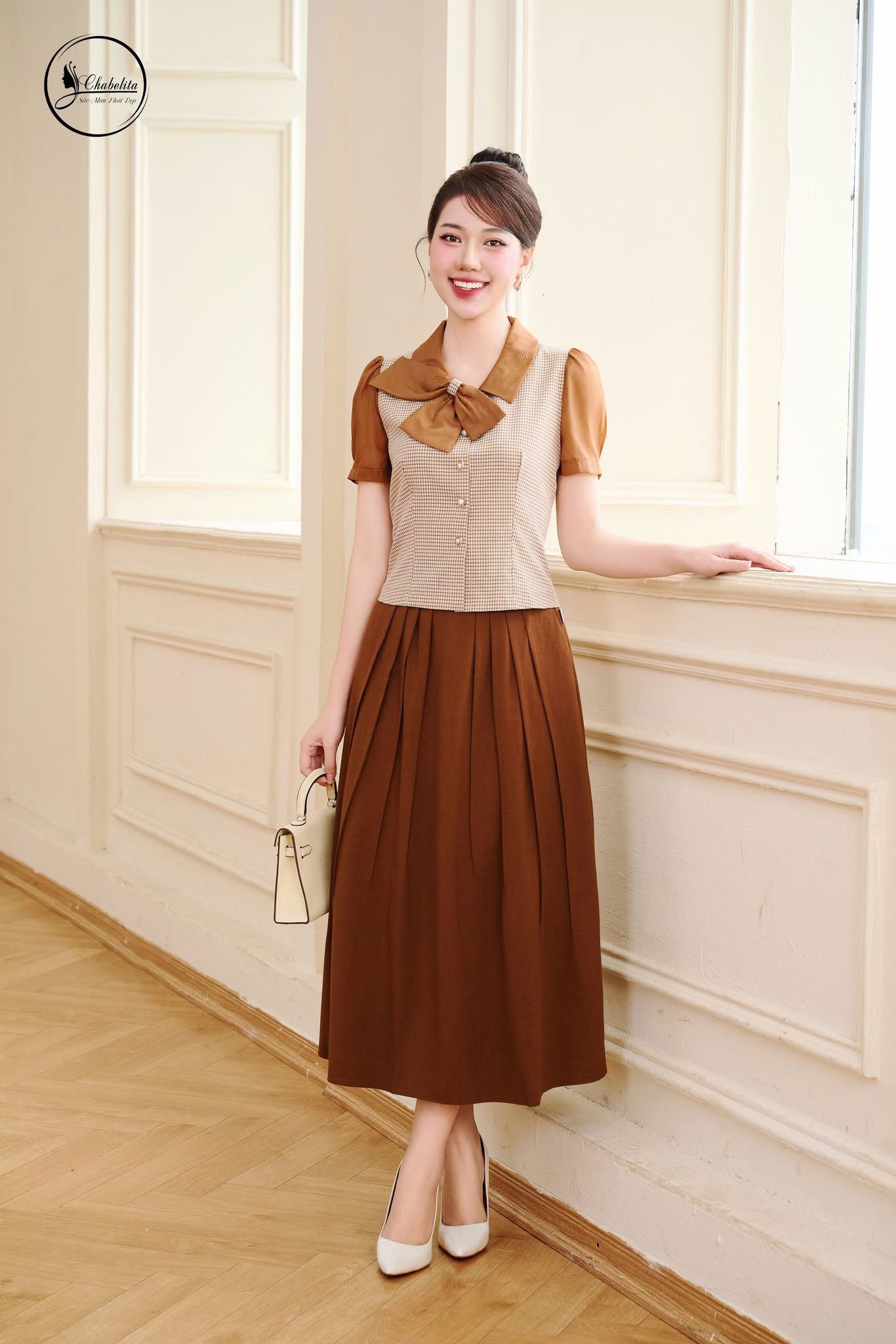 Chân váy xếp ly trước dáng dài màu nâu