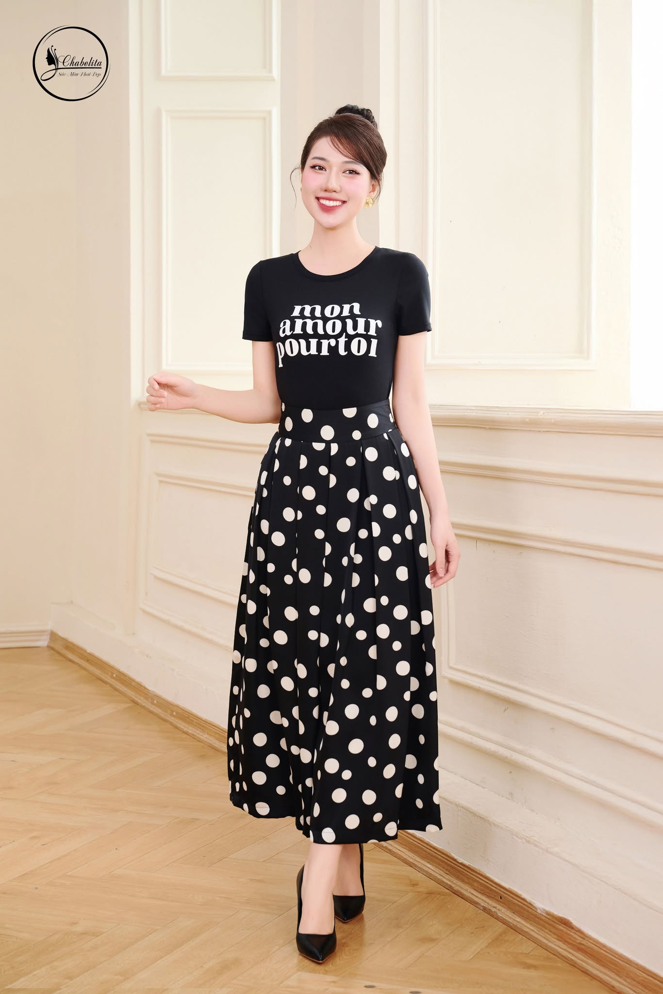 Áo cotton croptop in chữ màu đen