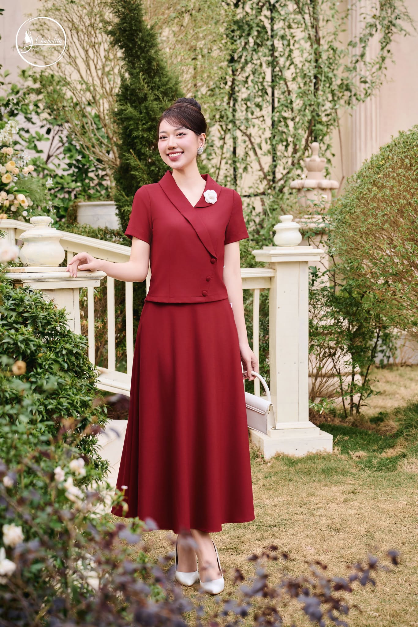 Sét bộ áo ký giả cách điệu phối chân váy màu đỏ