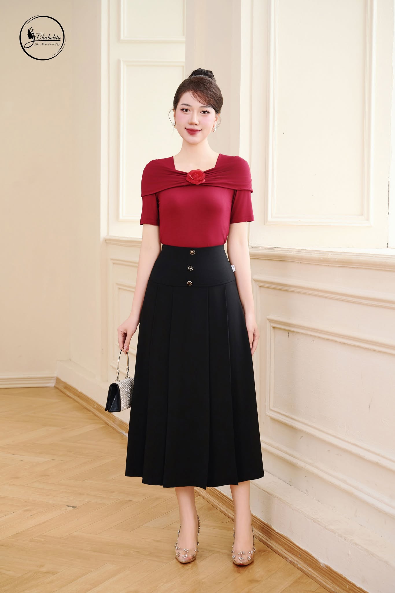 Chân váy xòe cạp cao đính khuy màu đen