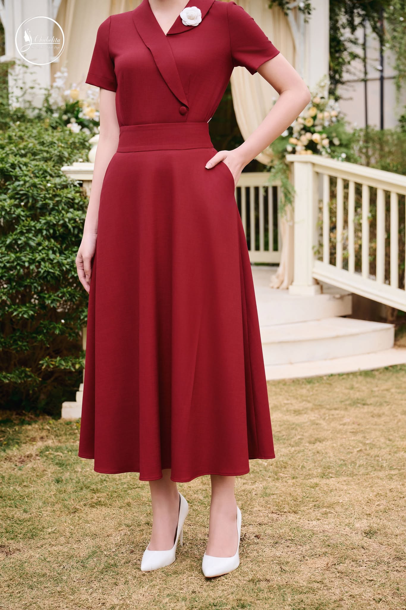 Sét bộ áo ký giả cách điệu phối chân váy màu đỏ