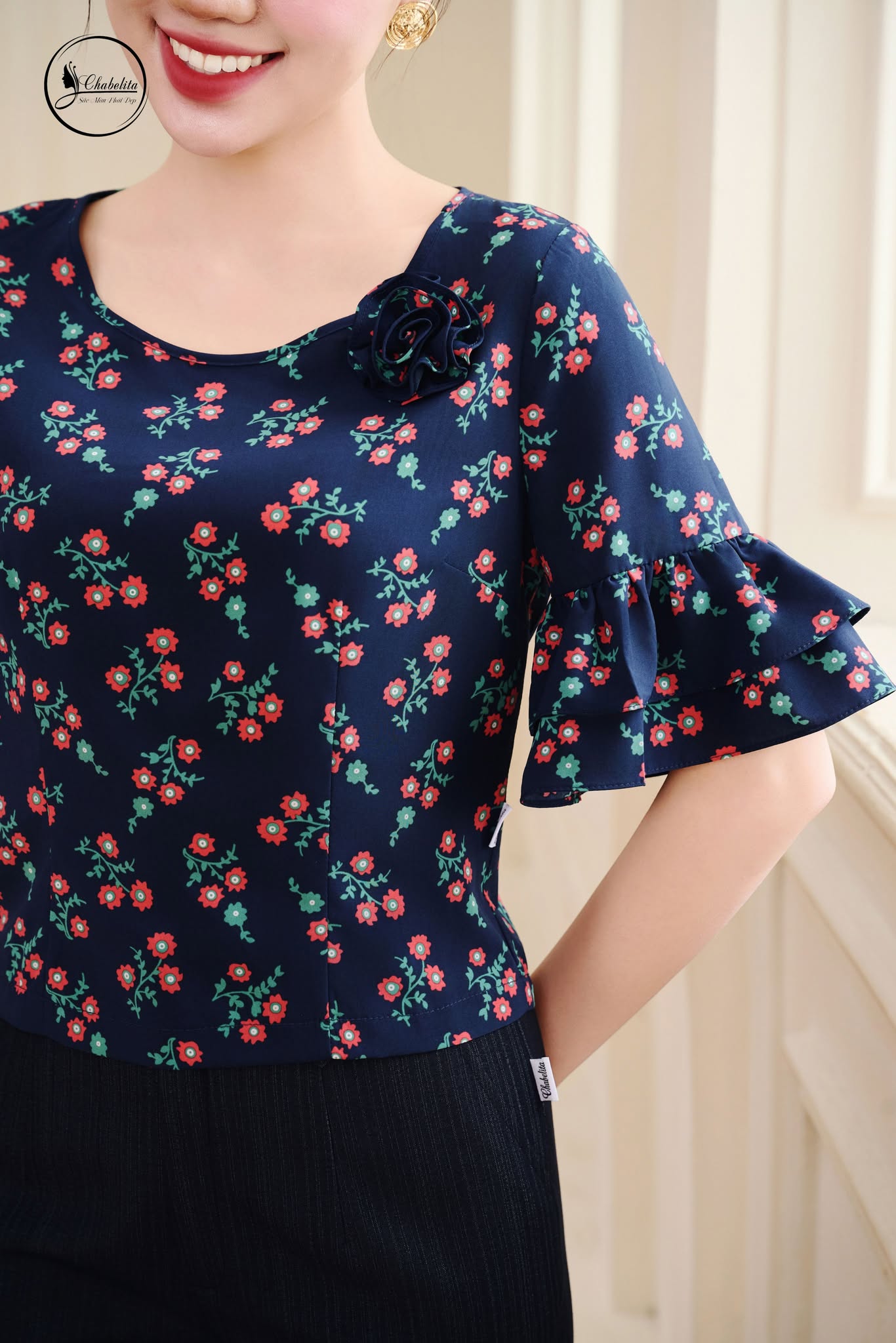 Áo sơ mi hoa cổ tròn màu xanh than