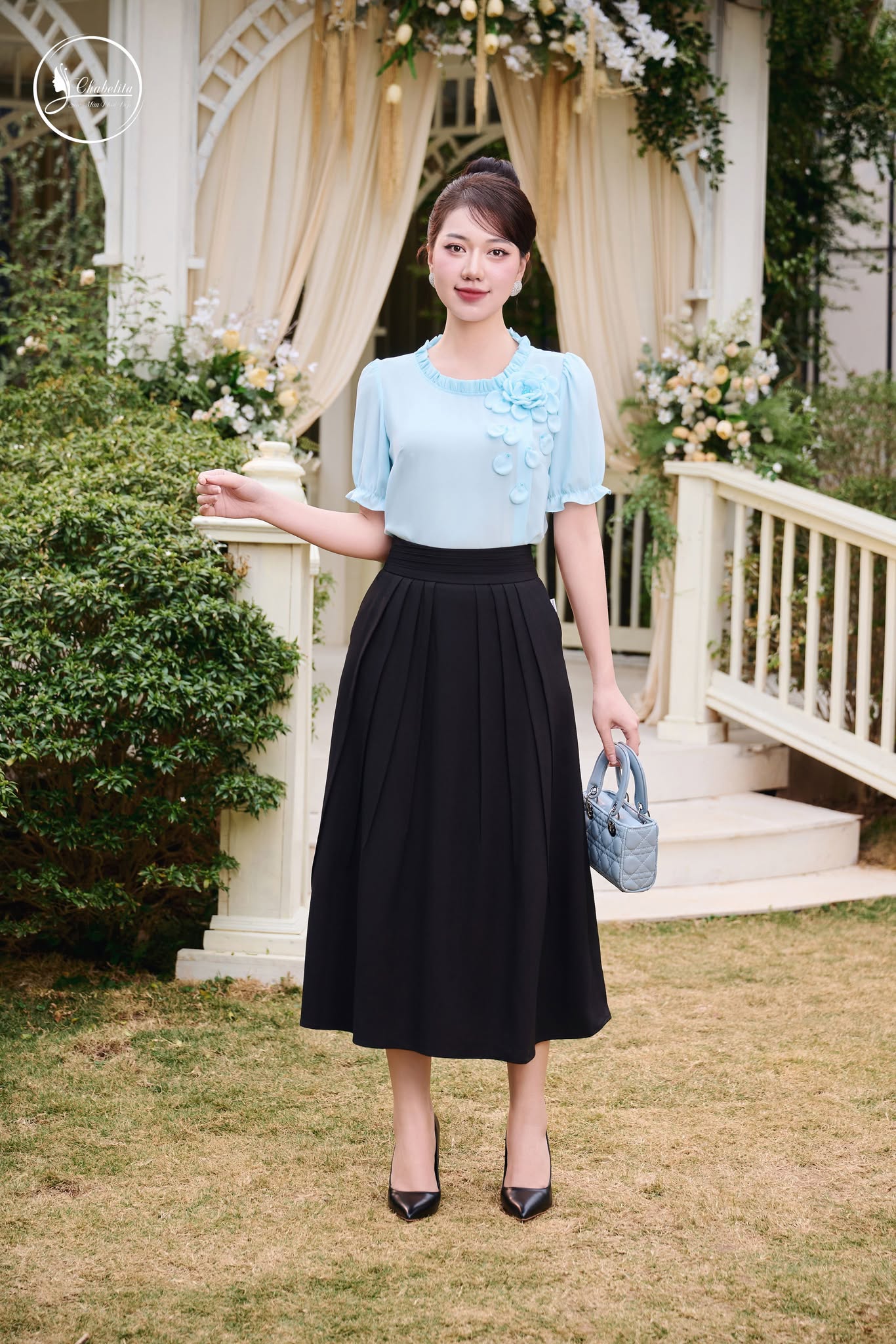 Áo thêu hoa cổ bèo màu xanh