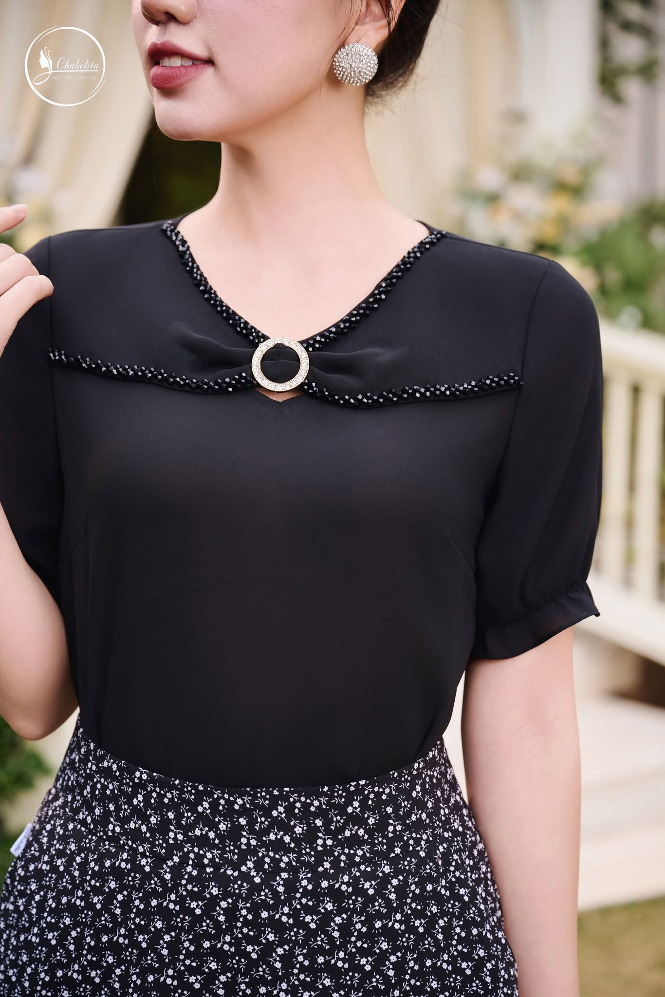 Áo đính đá màu đen