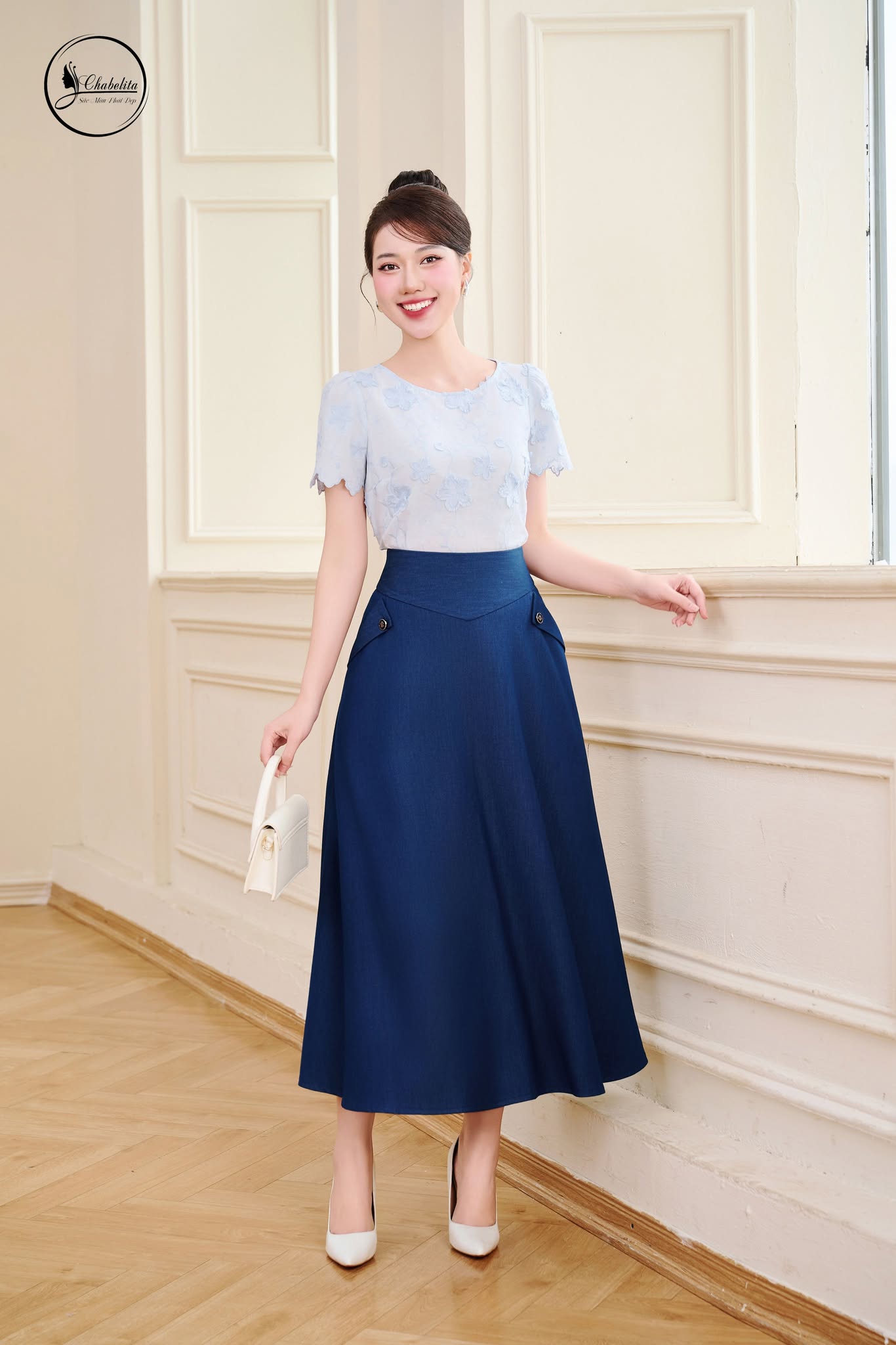 Sơ mi tay lỡ cổ tròn màu xanh