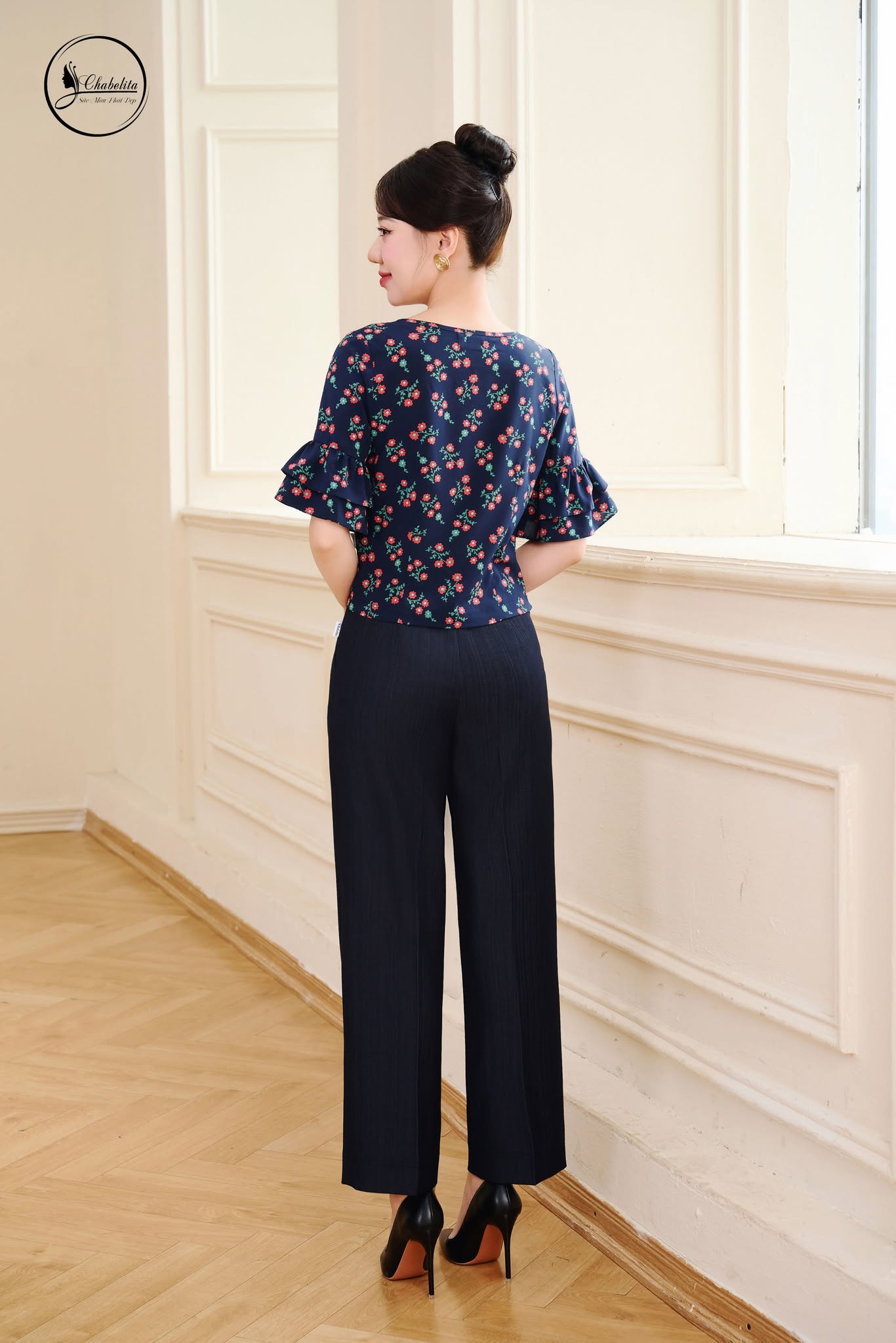 Áo sơ mi hoa cổ tròn màu xanh than