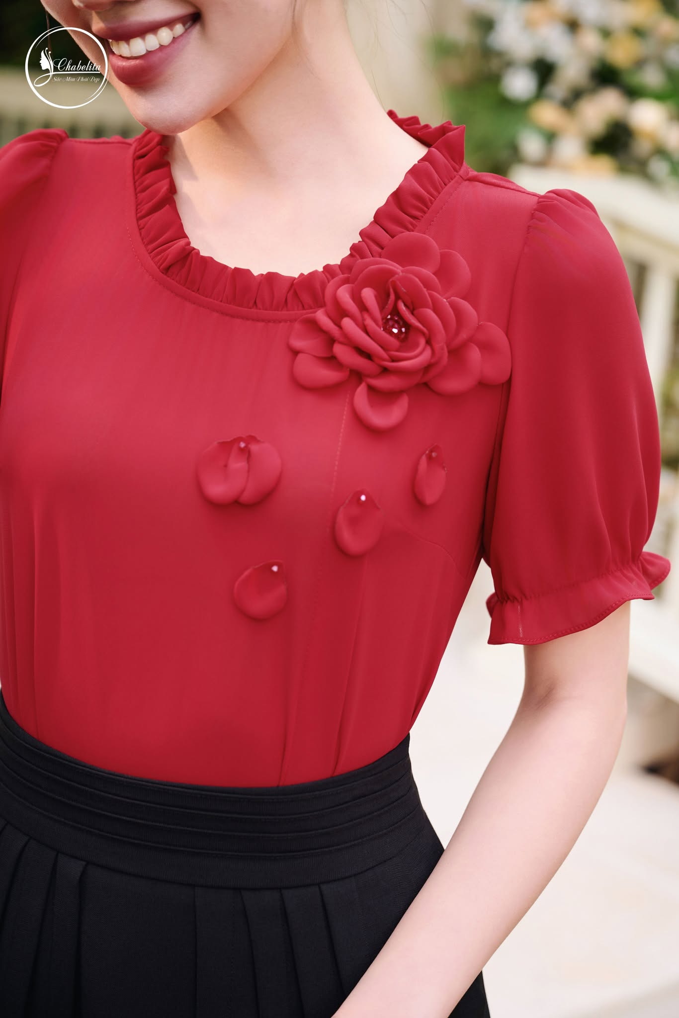 Áo thêu hoa cổ bèo màu đỏ