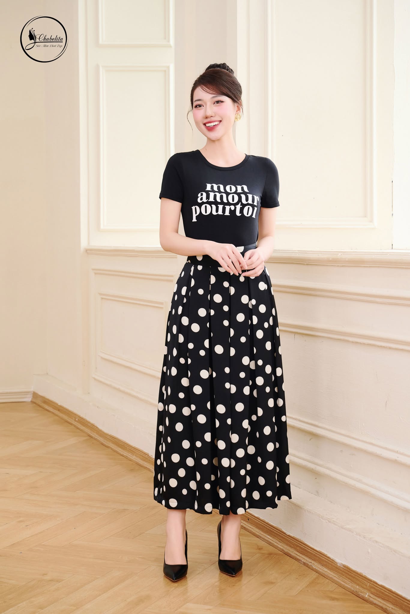 Áo cotton croptop in chữ màu đen