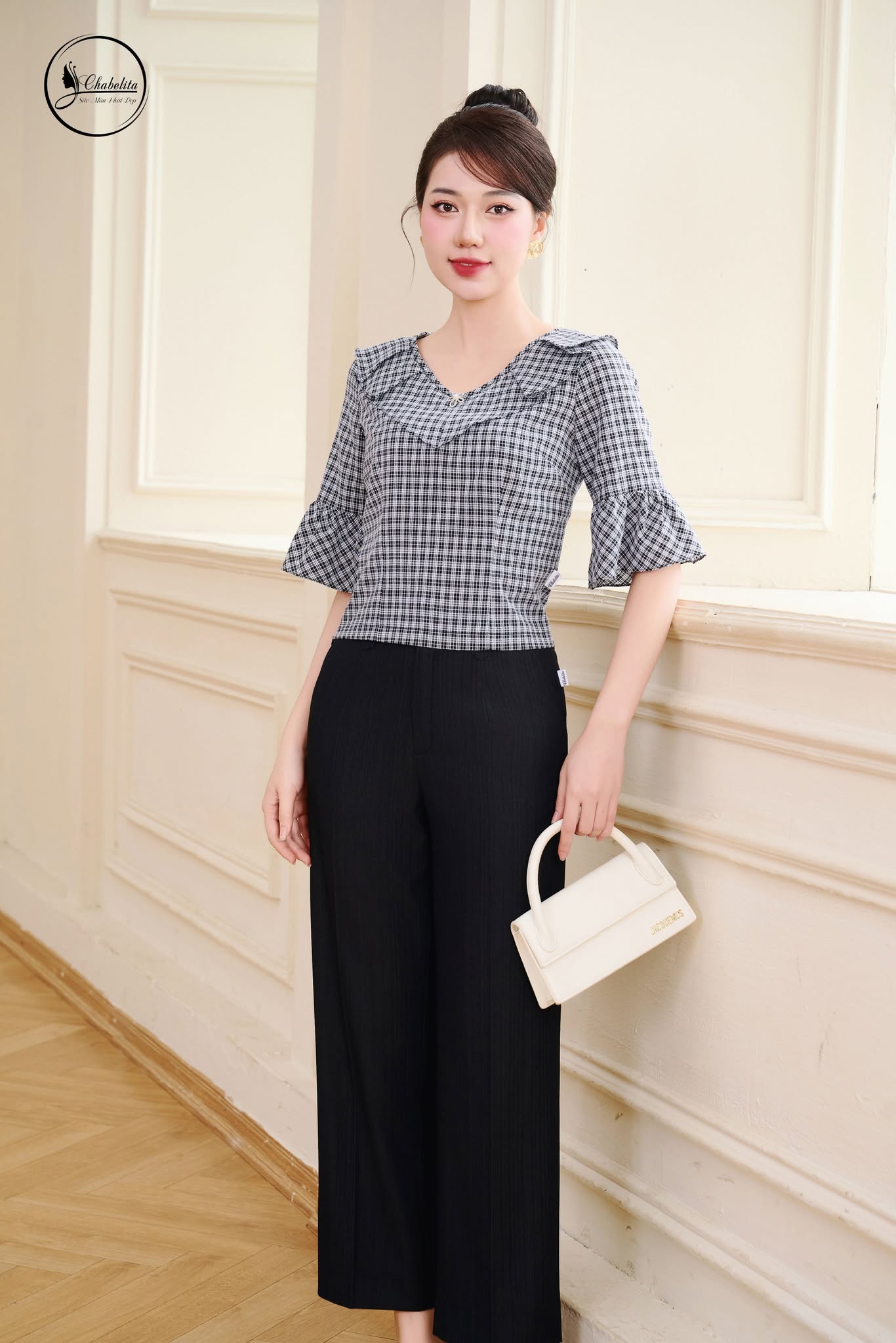 Áo sơ mi kẻ cổ tim tay lỡ màu đen