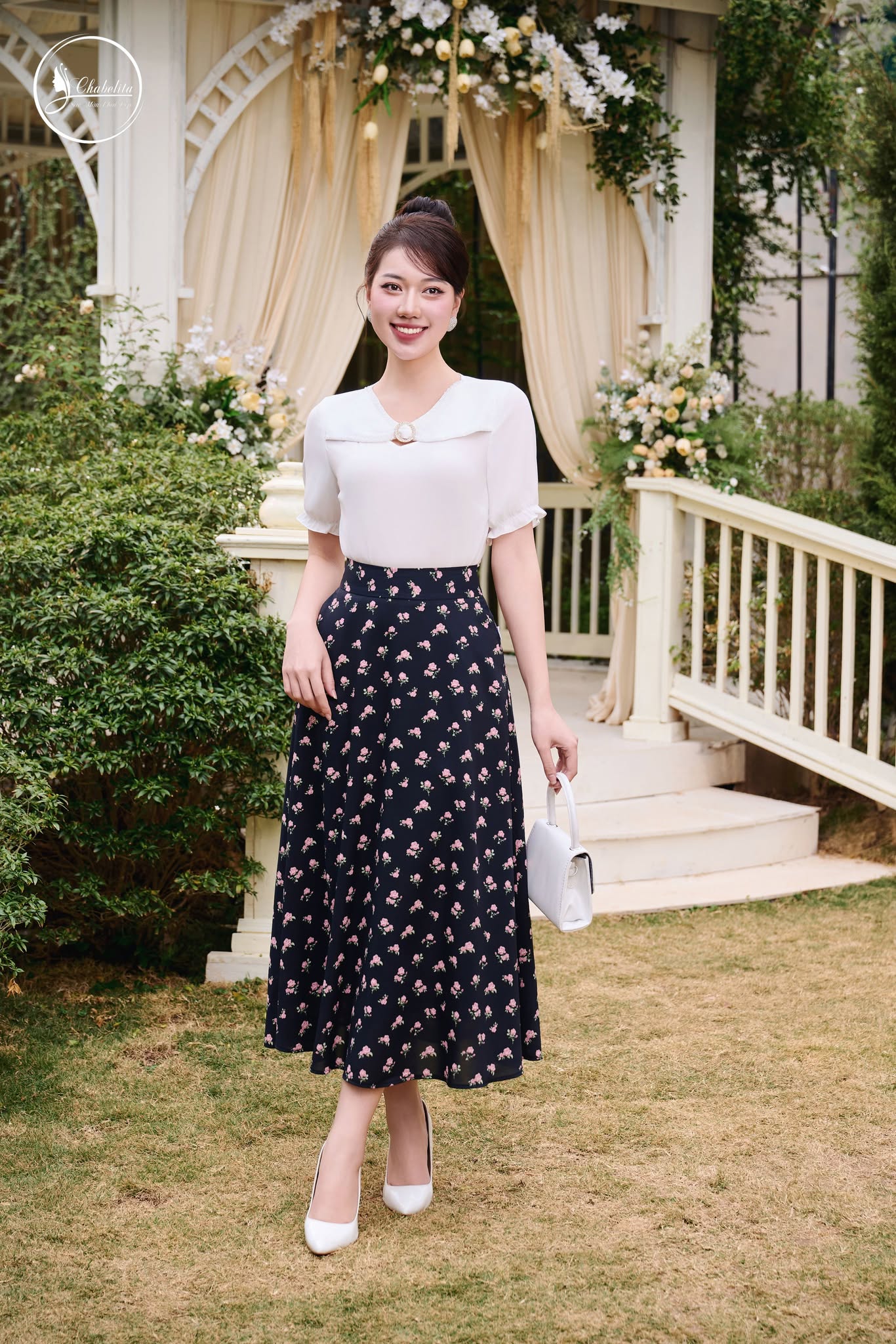 Áo đính đá màu trắng