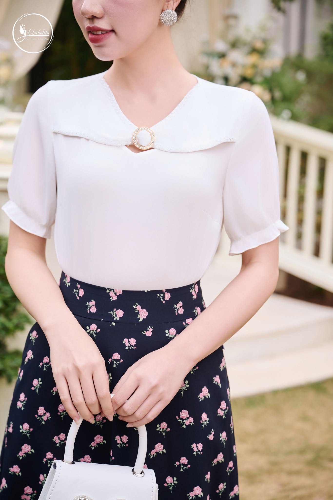 Áo đính đá màu trắng