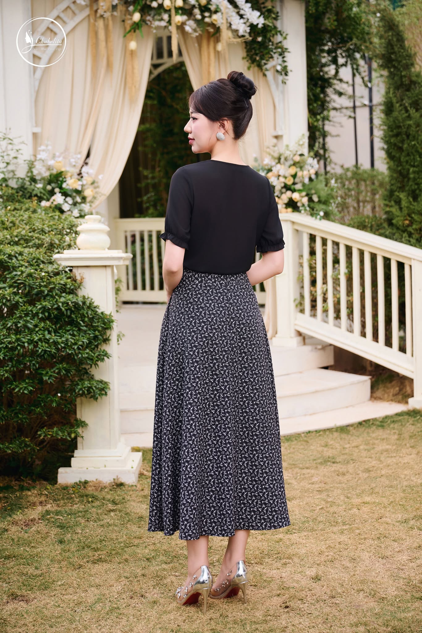 Áo đính đá màu đen