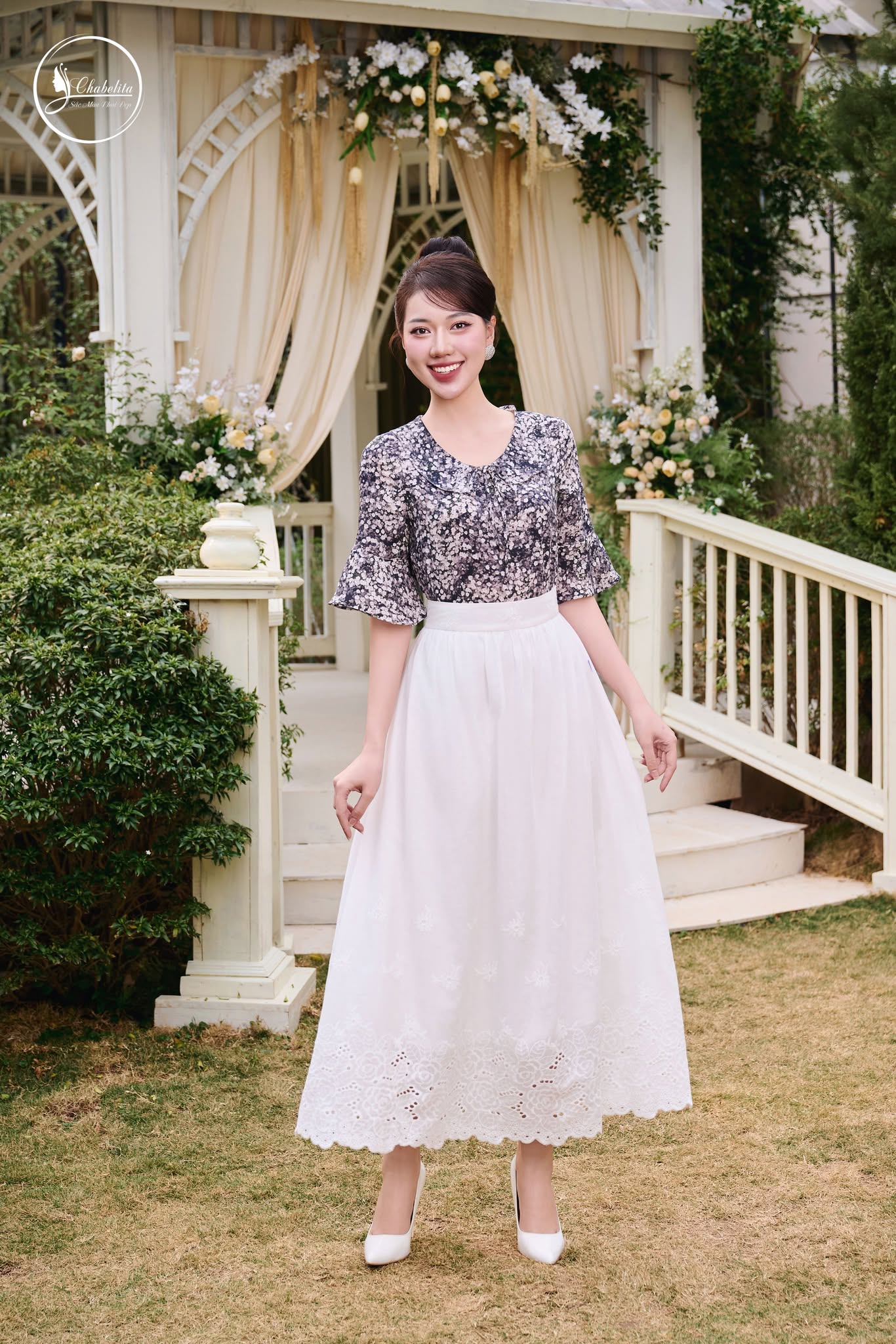 Áo sơ mi hoa cổ sen phối dây nơ màu đen